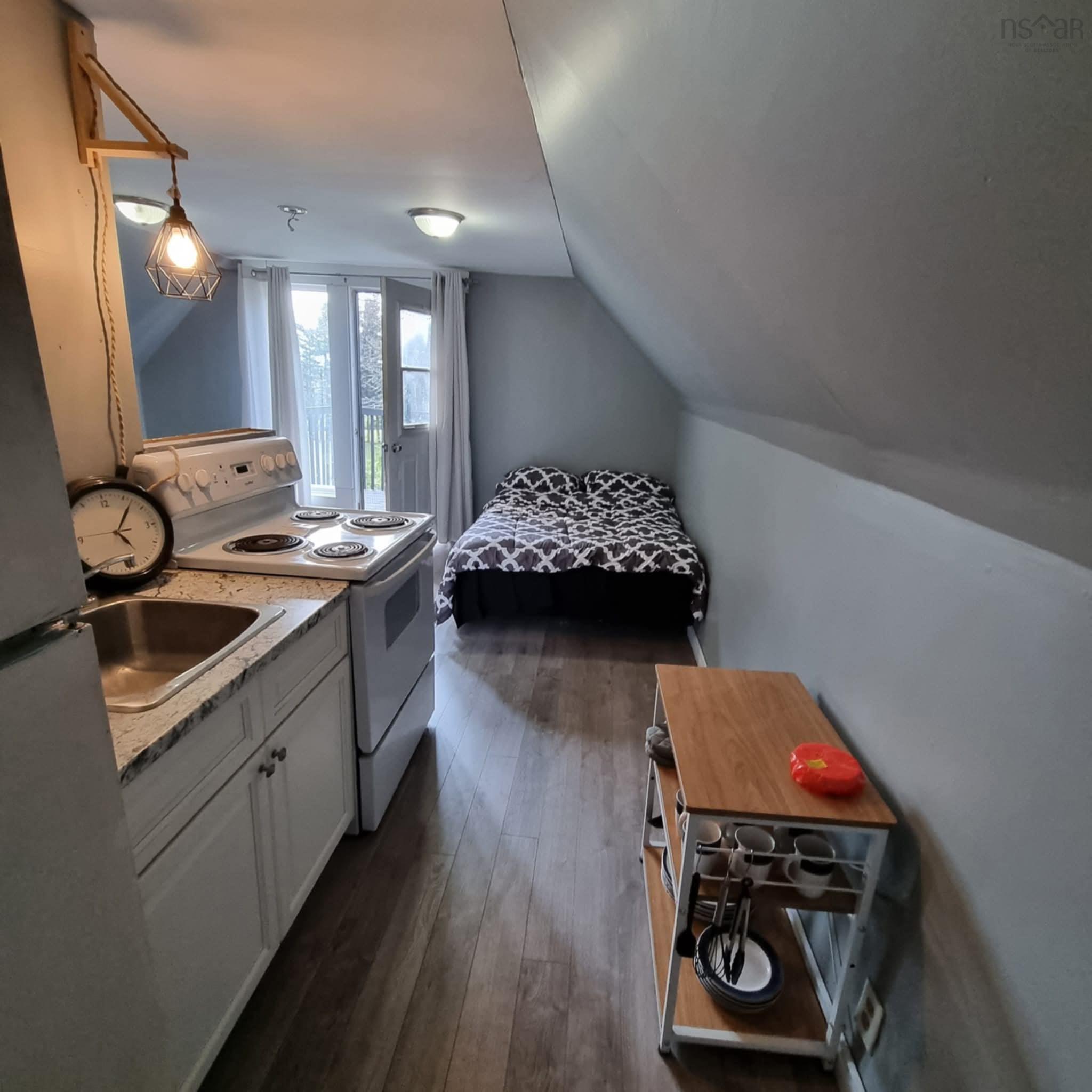 $299,900.00: 7 Foundry Street, Amherst