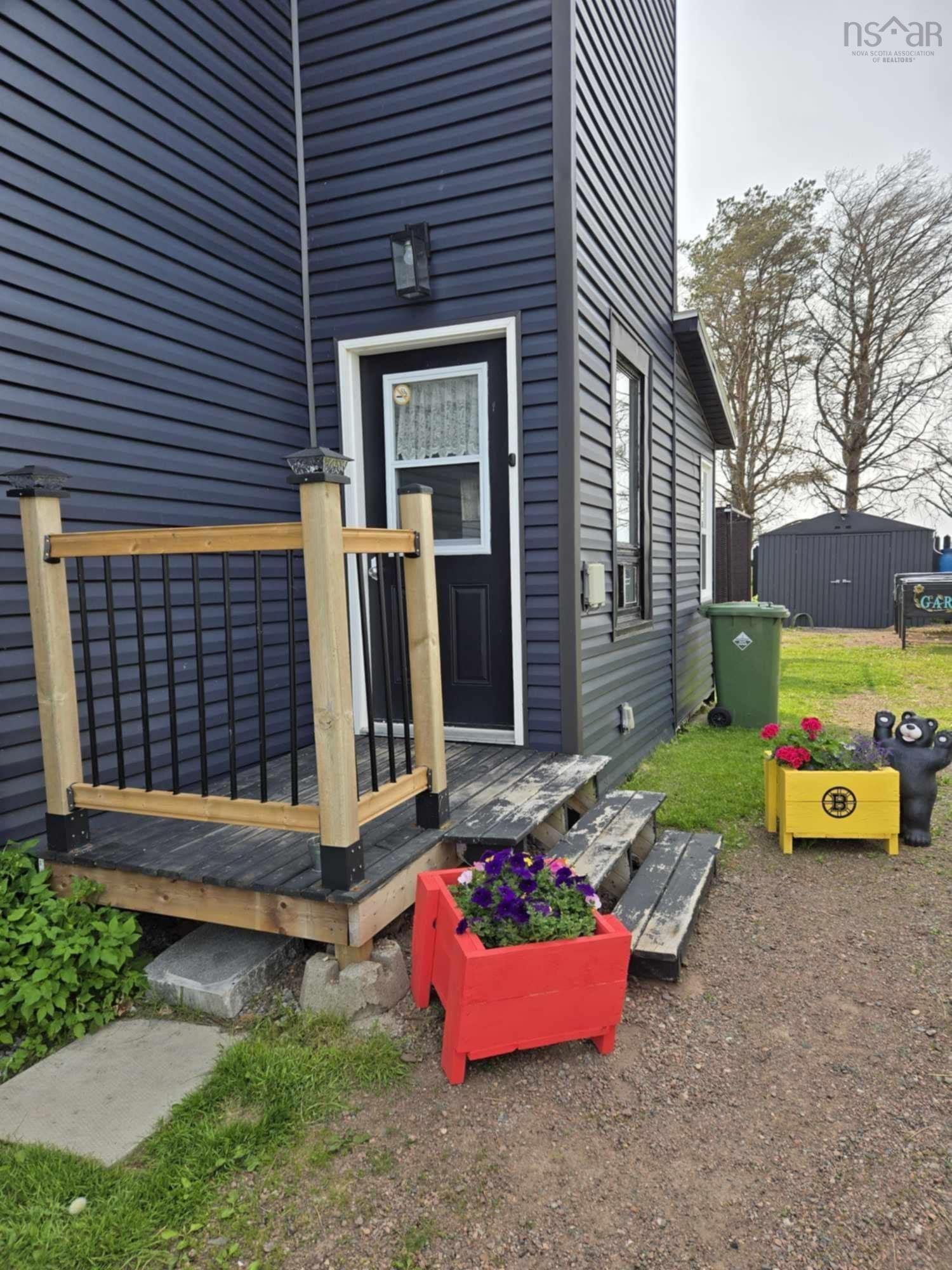 $299,900.00: 7 Foundry Street, Amherst