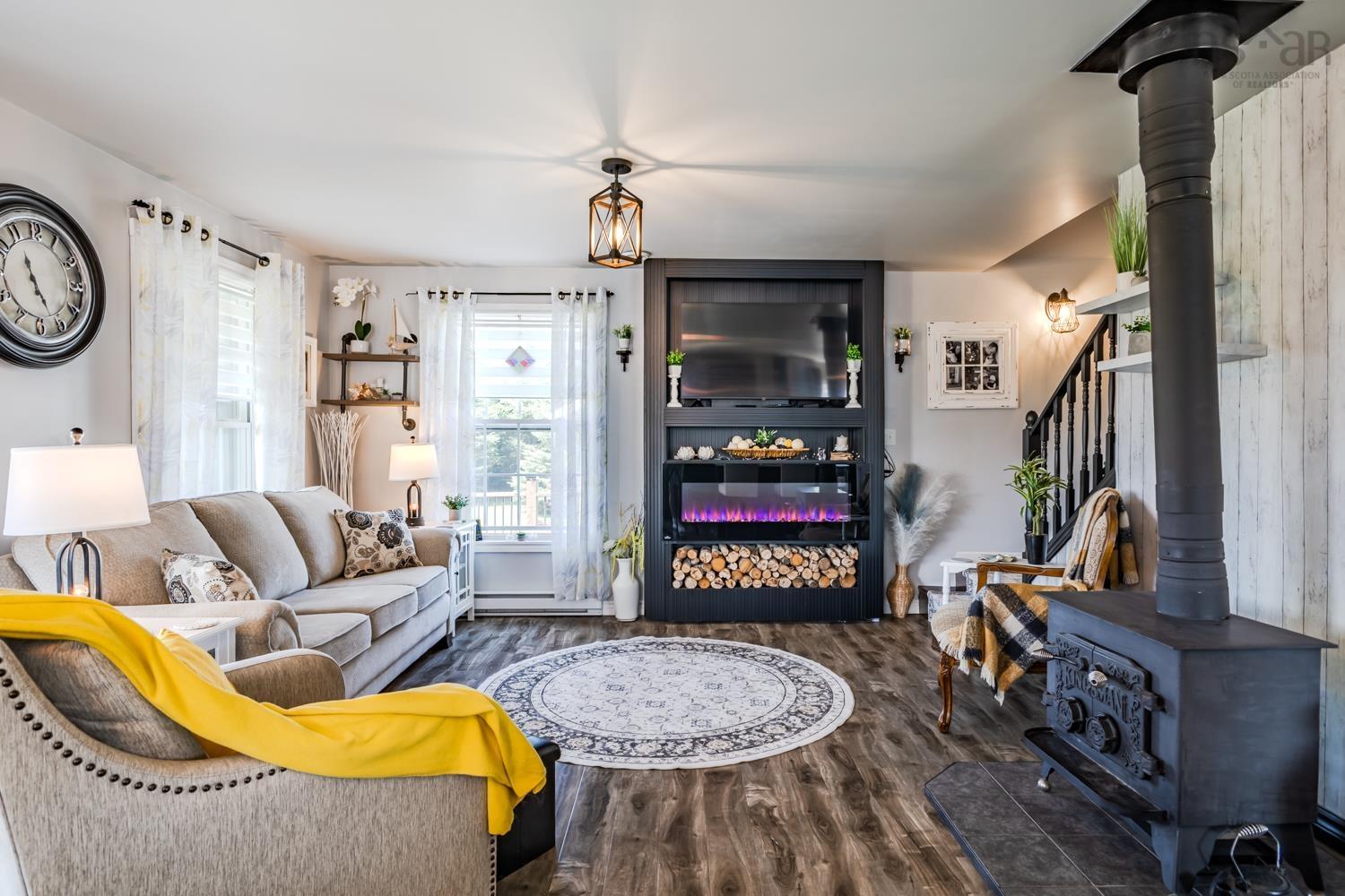 $585,000.00: 1923 Fox Harbour Rd, Fox Harbour