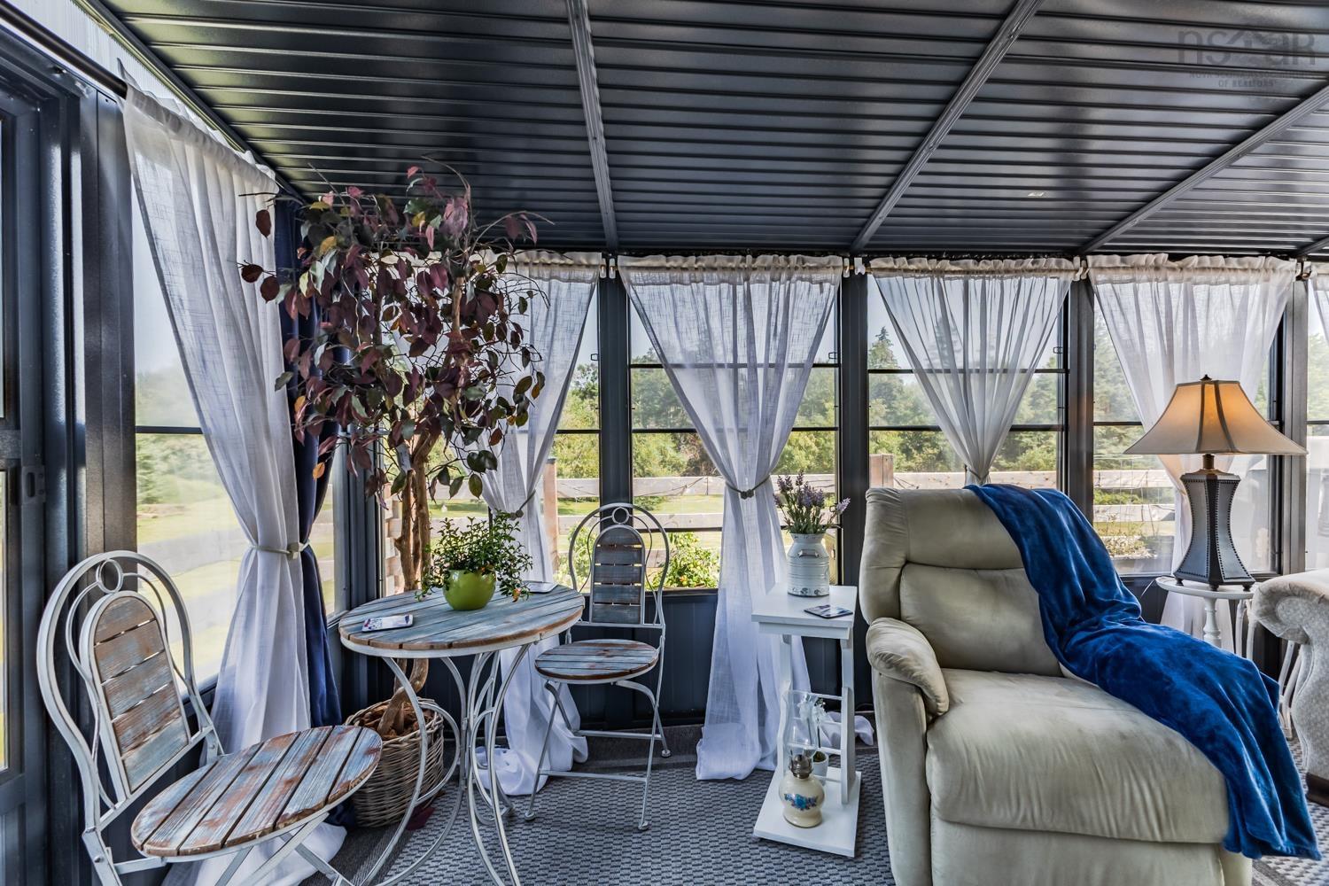 $585,000.00: 1923 Fox Harbour Rd, Fox Harbour