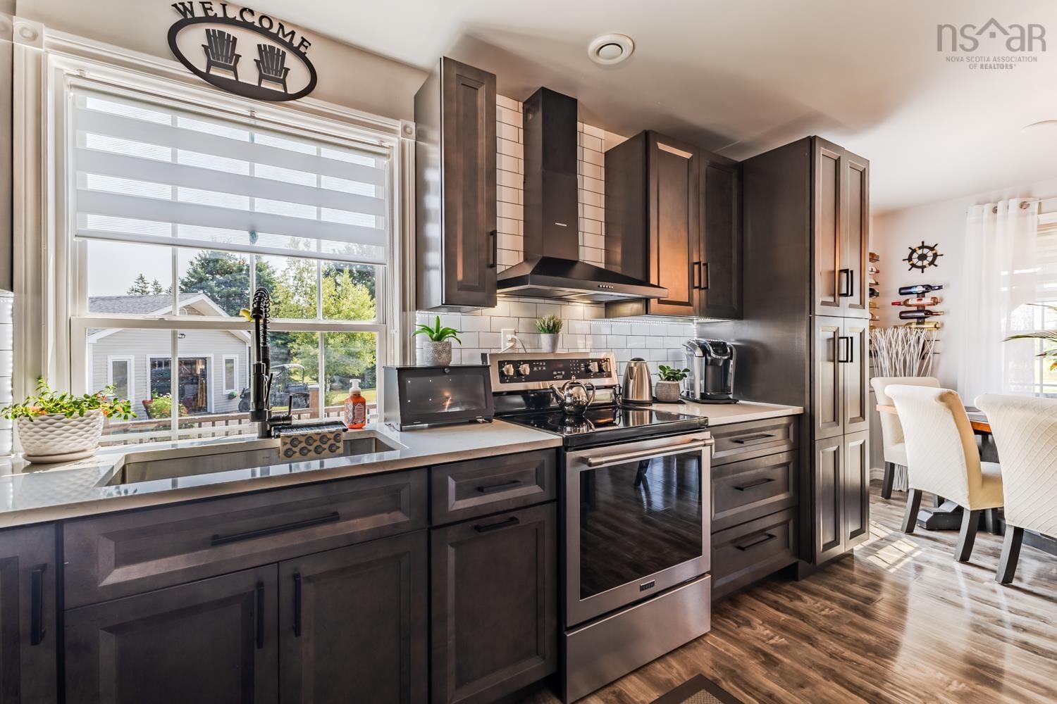 $585,000.00: 1923 Fox Harbour Rd, Fox Harbour