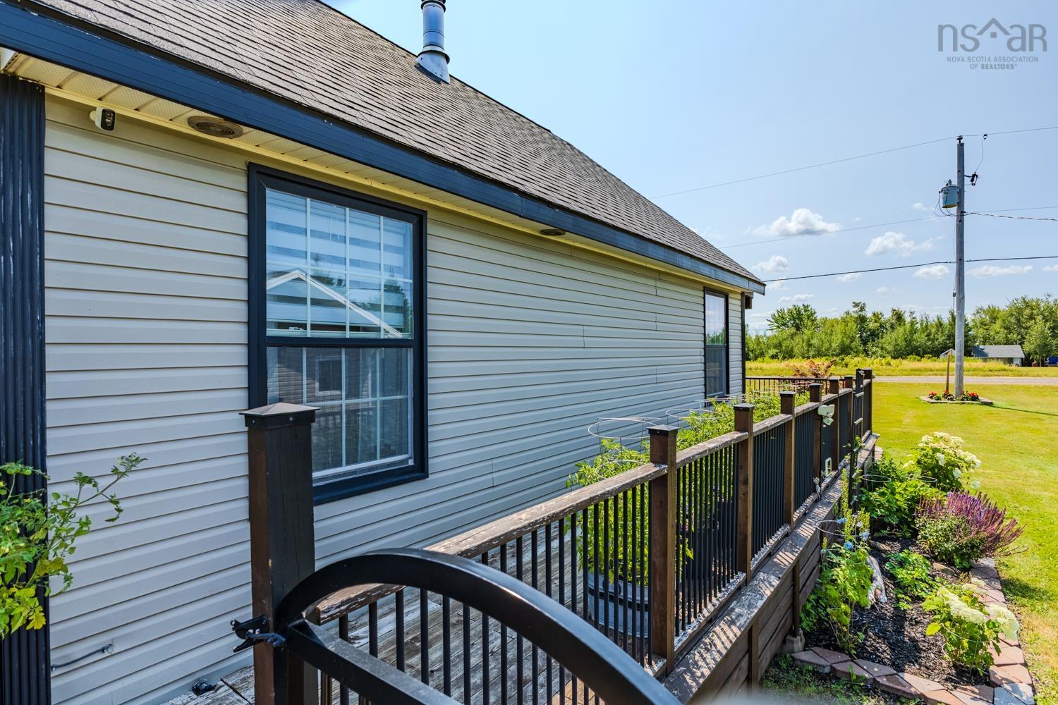 $585,000.00: 1923 Fox Harbour Rd, Fox Harbour