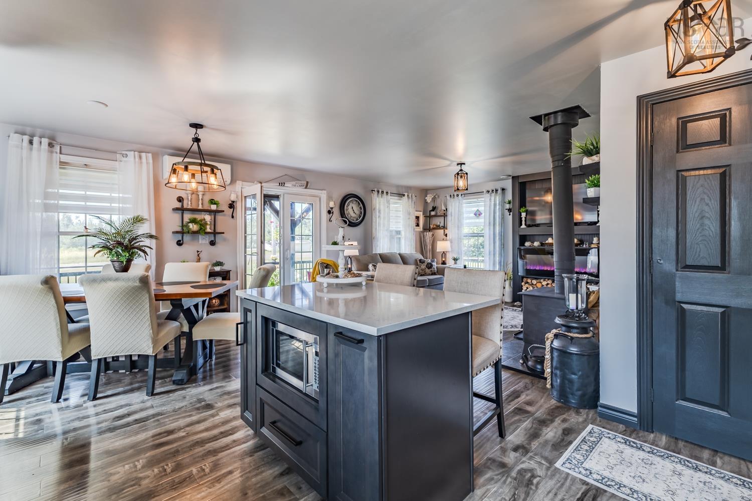 $585,000.00: 1923 Fox Harbour Rd, Fox Harbour