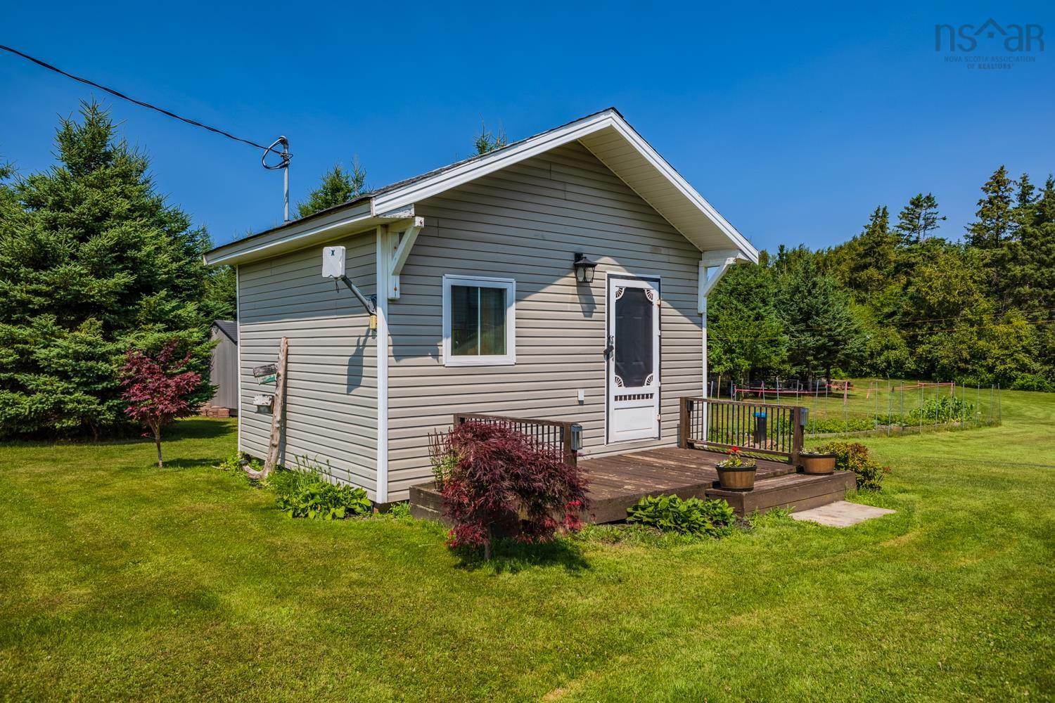 $585,000.00: 1923 Fox Harbour Rd, Fox Harbour