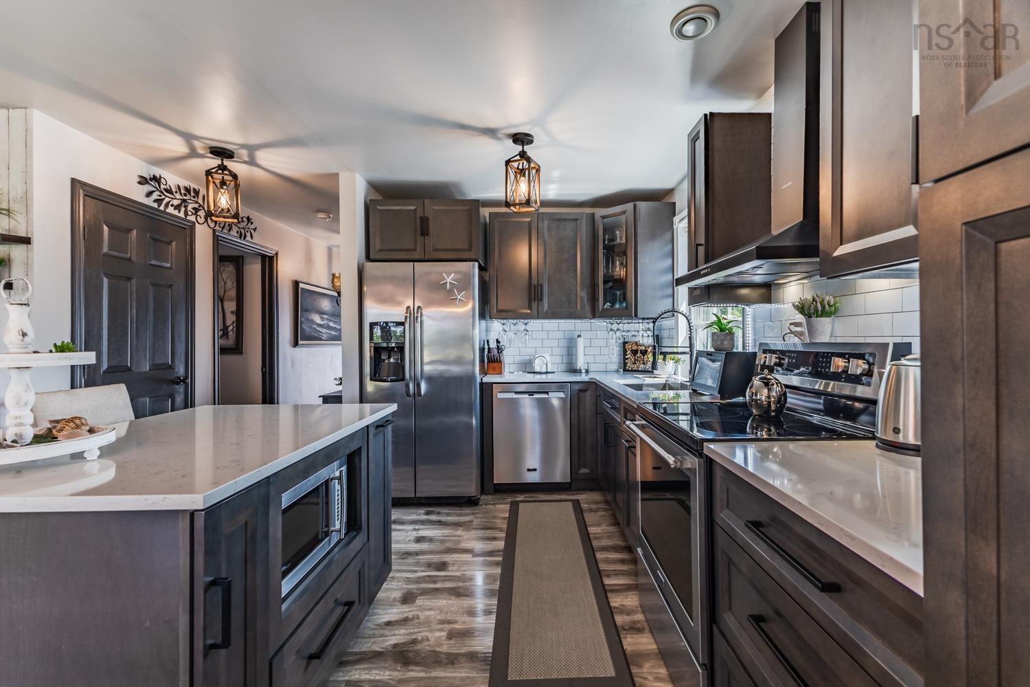 $585,000.00: 1923 Fox Harbour Rd, Fox Harbour