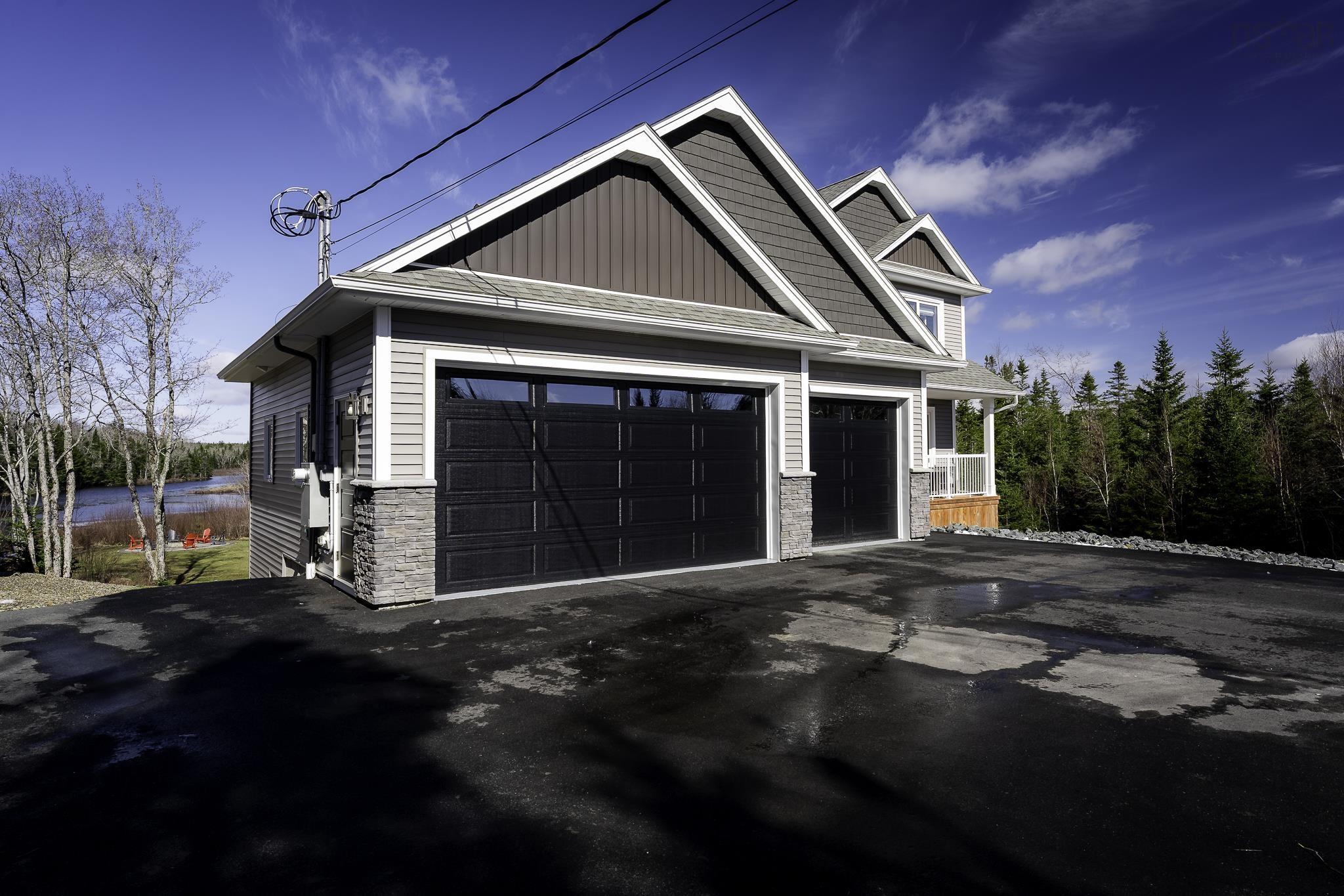 $1,389,000.00: 1290 McCabe Lake Drive, Middle Sackville