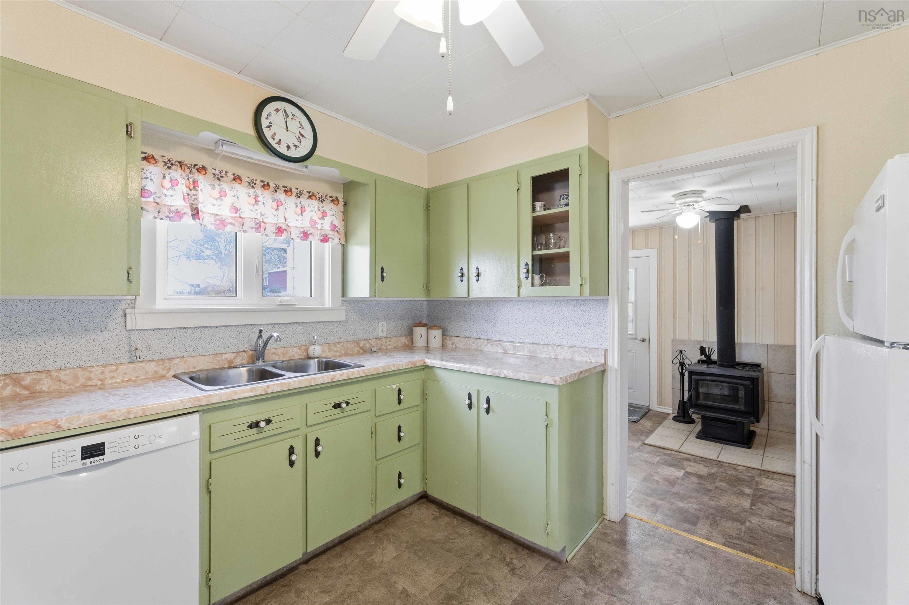 $279,900.00: 272 Highway 201, Moschelle