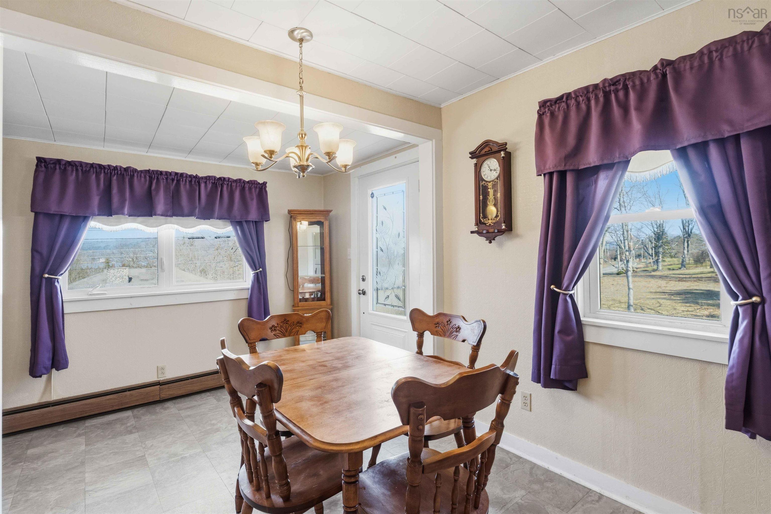 $279,900.00: 272 Highway 201, Moschelle