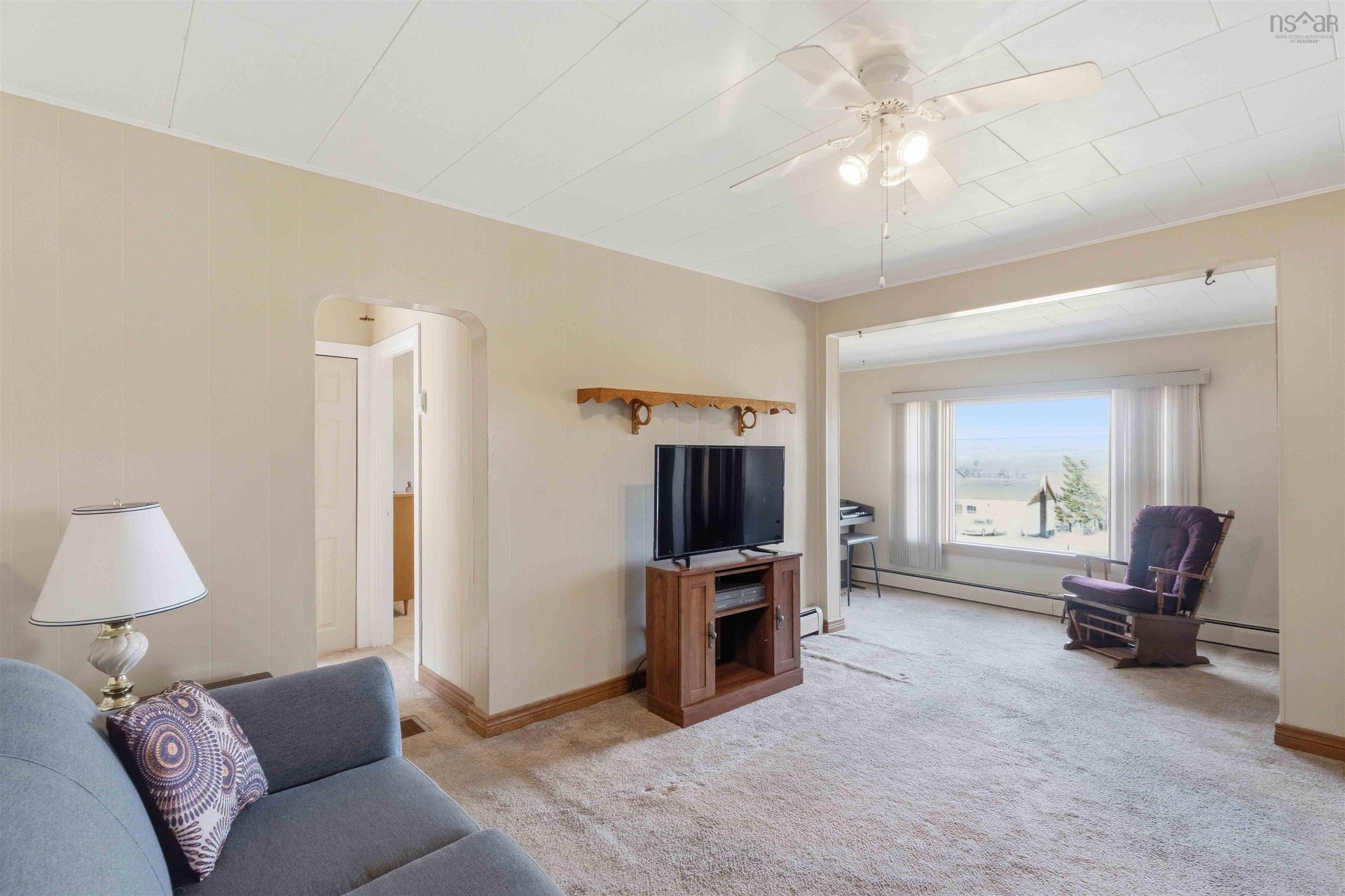 $279,900.00: 272 Highway 201, Moschelle