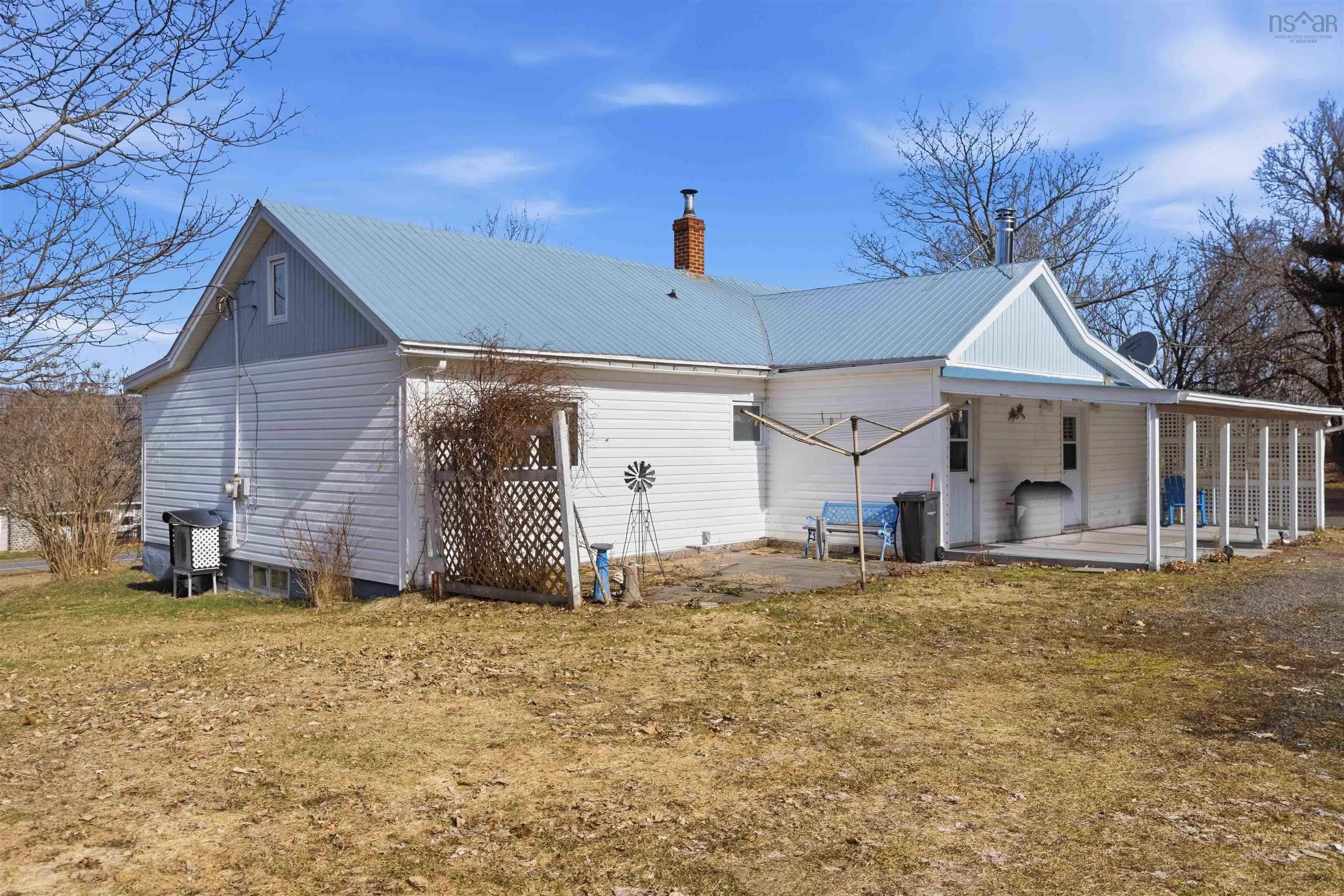 $279,900.00: 272 Highway 201, Moschelle