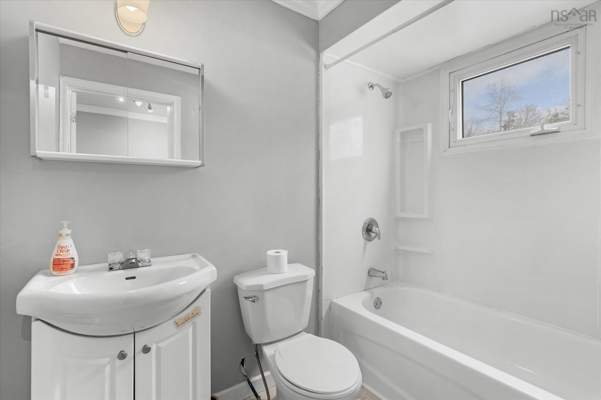 $359,900.00: 34 Ohio Road, Shelburne