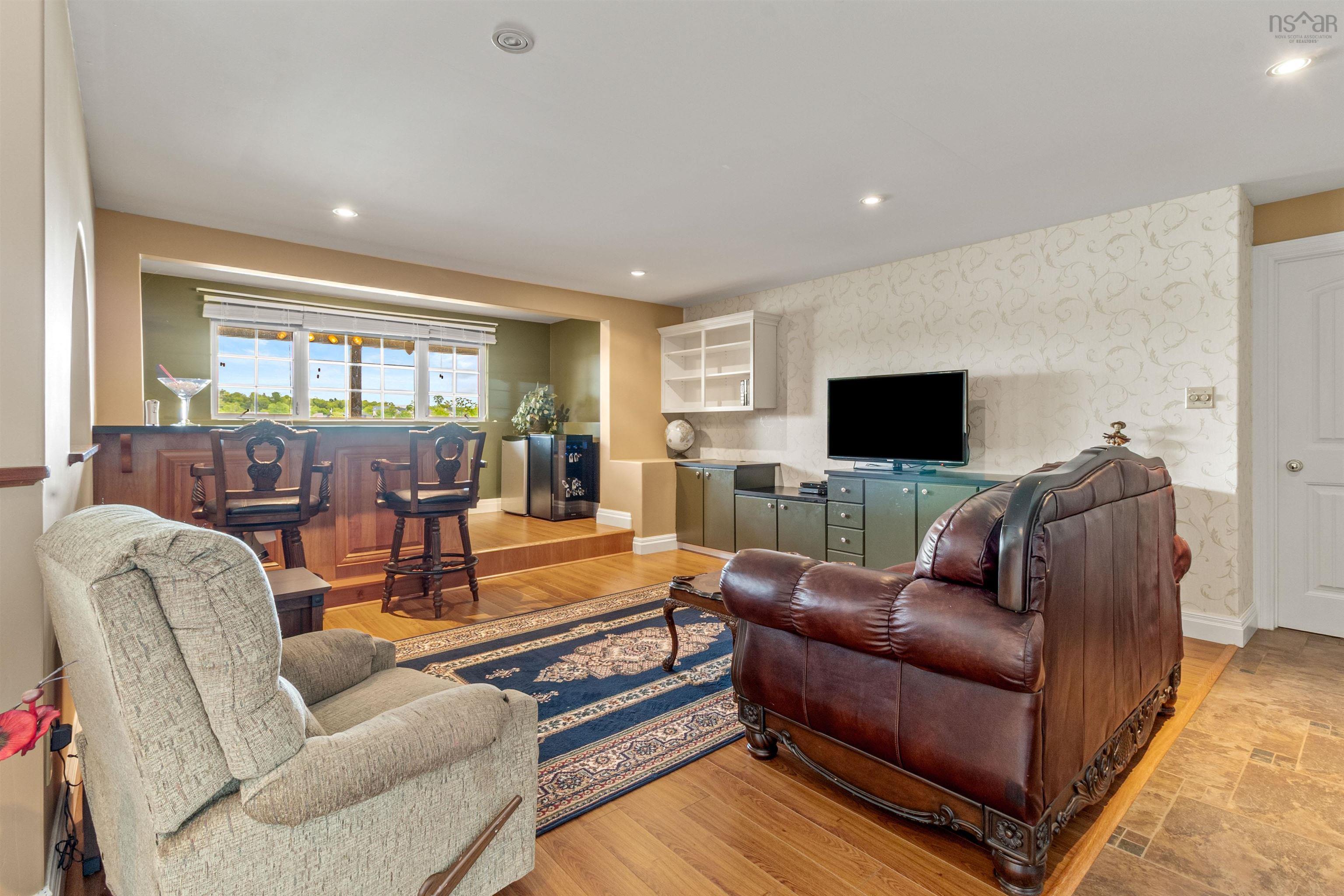 $949,500.00: 385 Lakeview Avenue, Middle Sackville