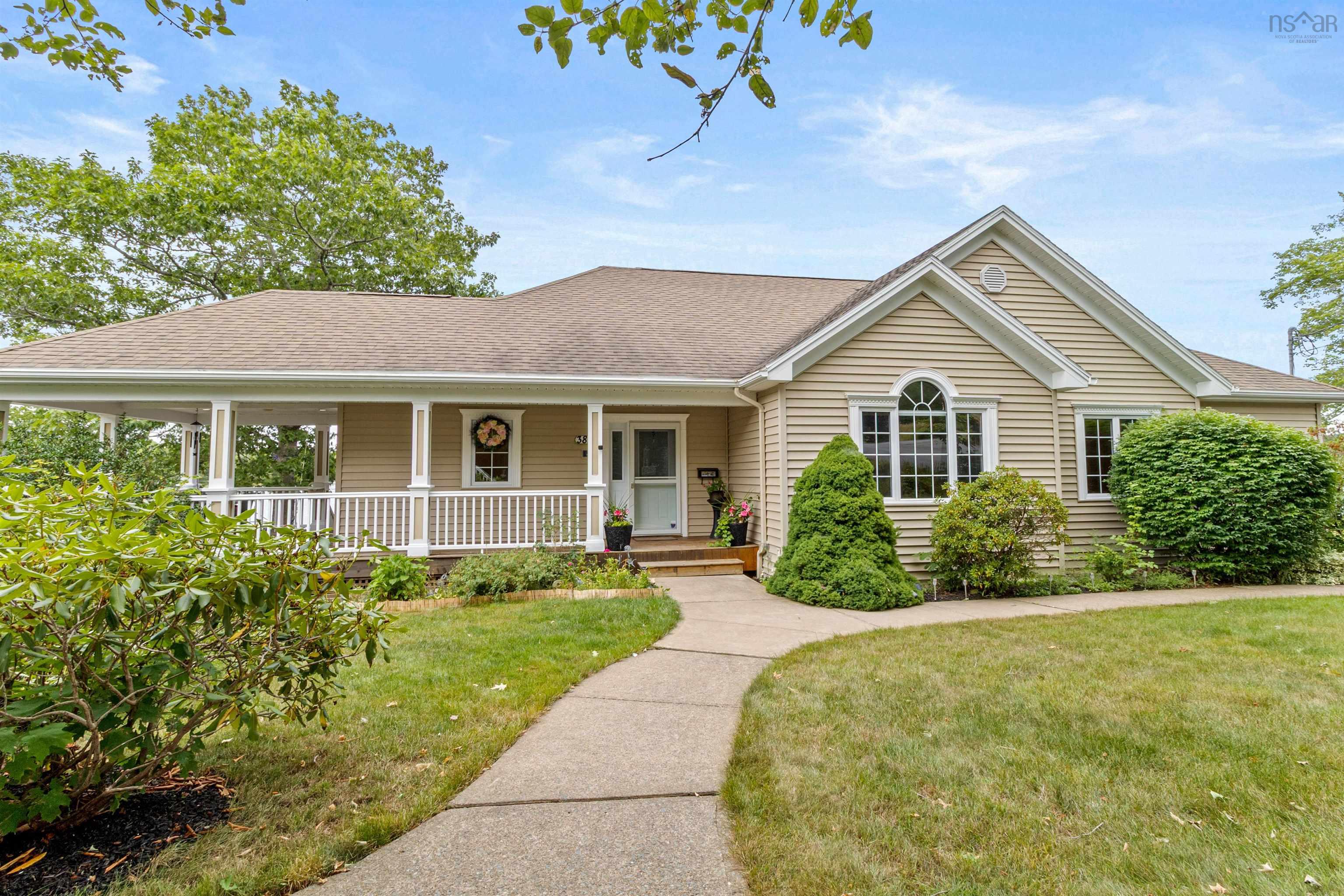 $949,500.00: 385 Lakeview Avenue, Middle Sackville