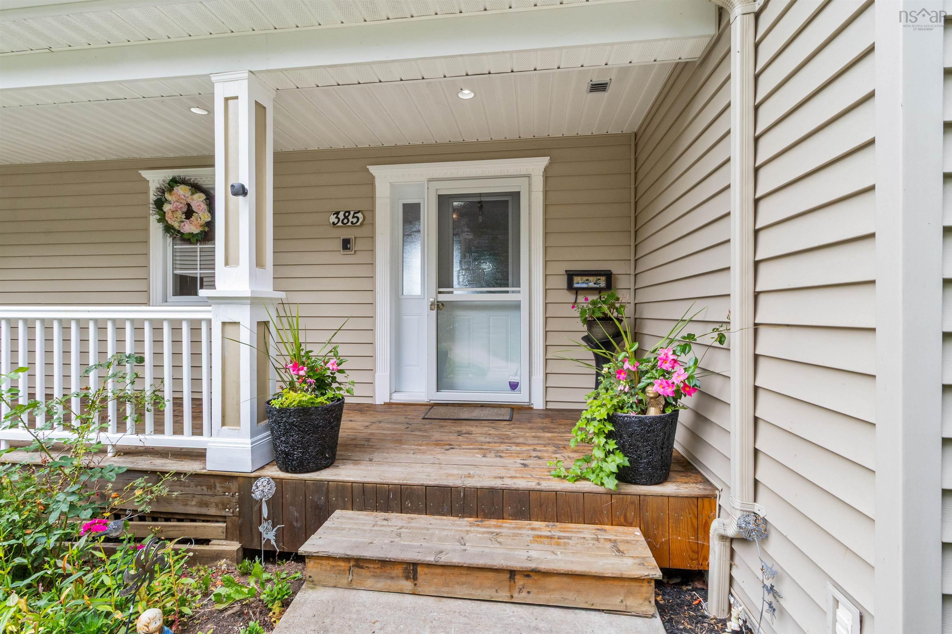 $949,500.00: 385 Lakeview Avenue, Middle Sackville