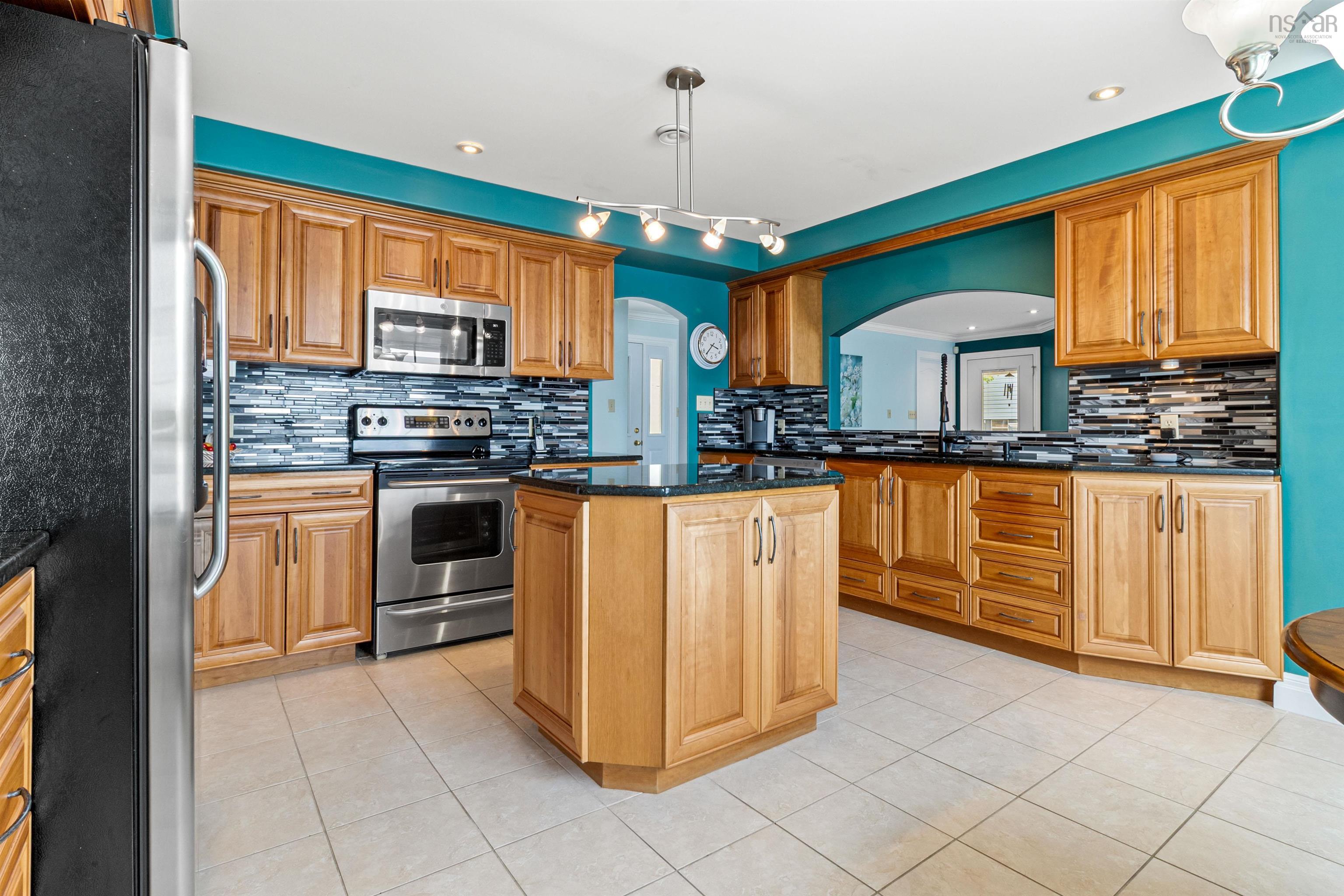 $949,500.00: 385 Lakeview Avenue, Middle Sackville