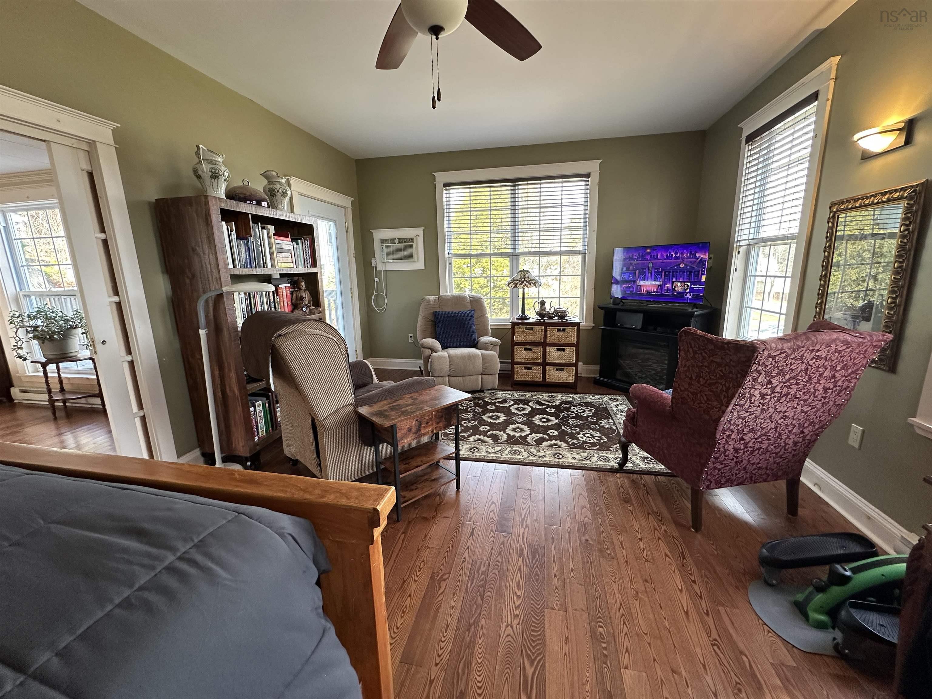 $374,900.00: 86 West Street, Milton