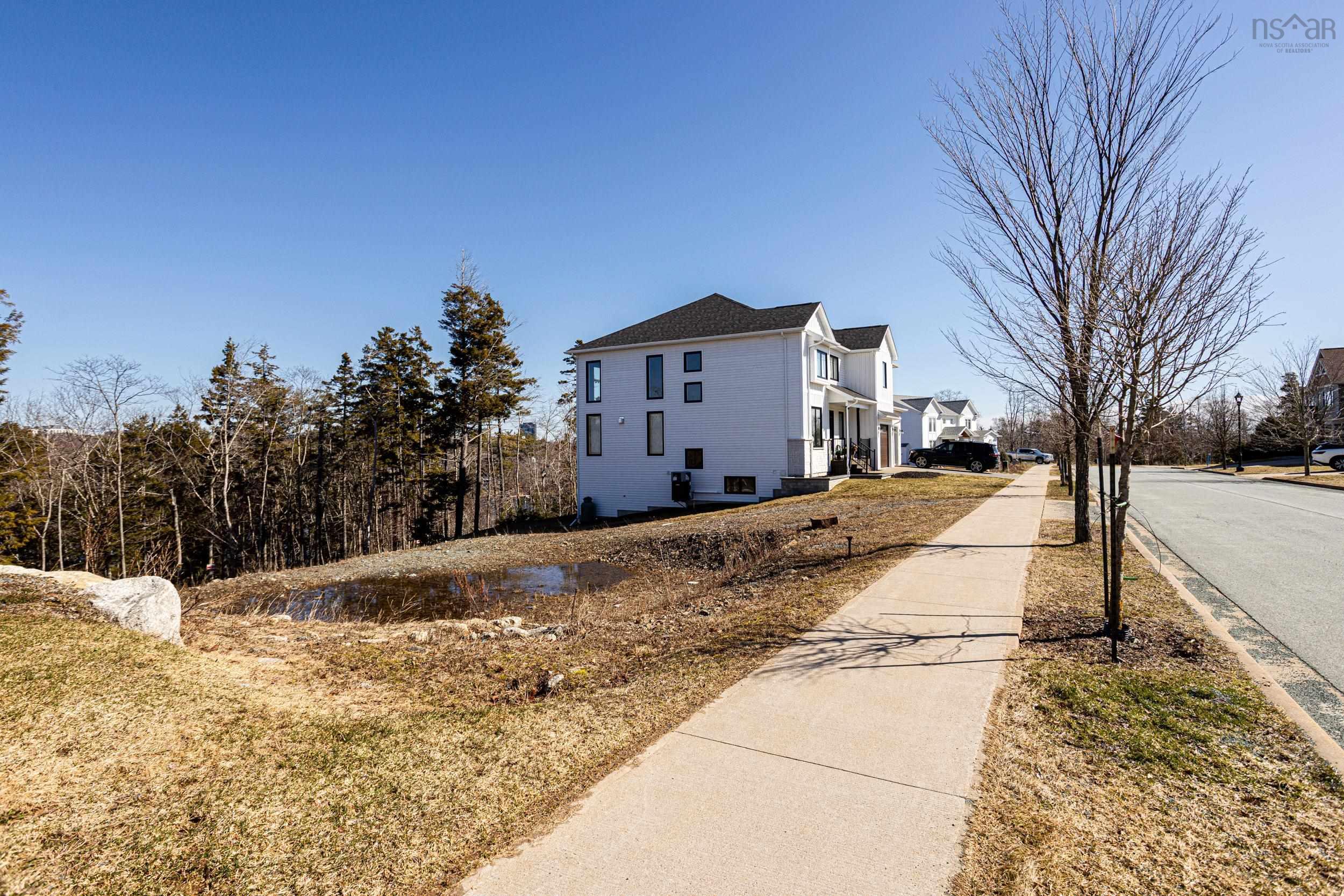 $549,900.00: 61 Hearthwood Crescent, Halifax