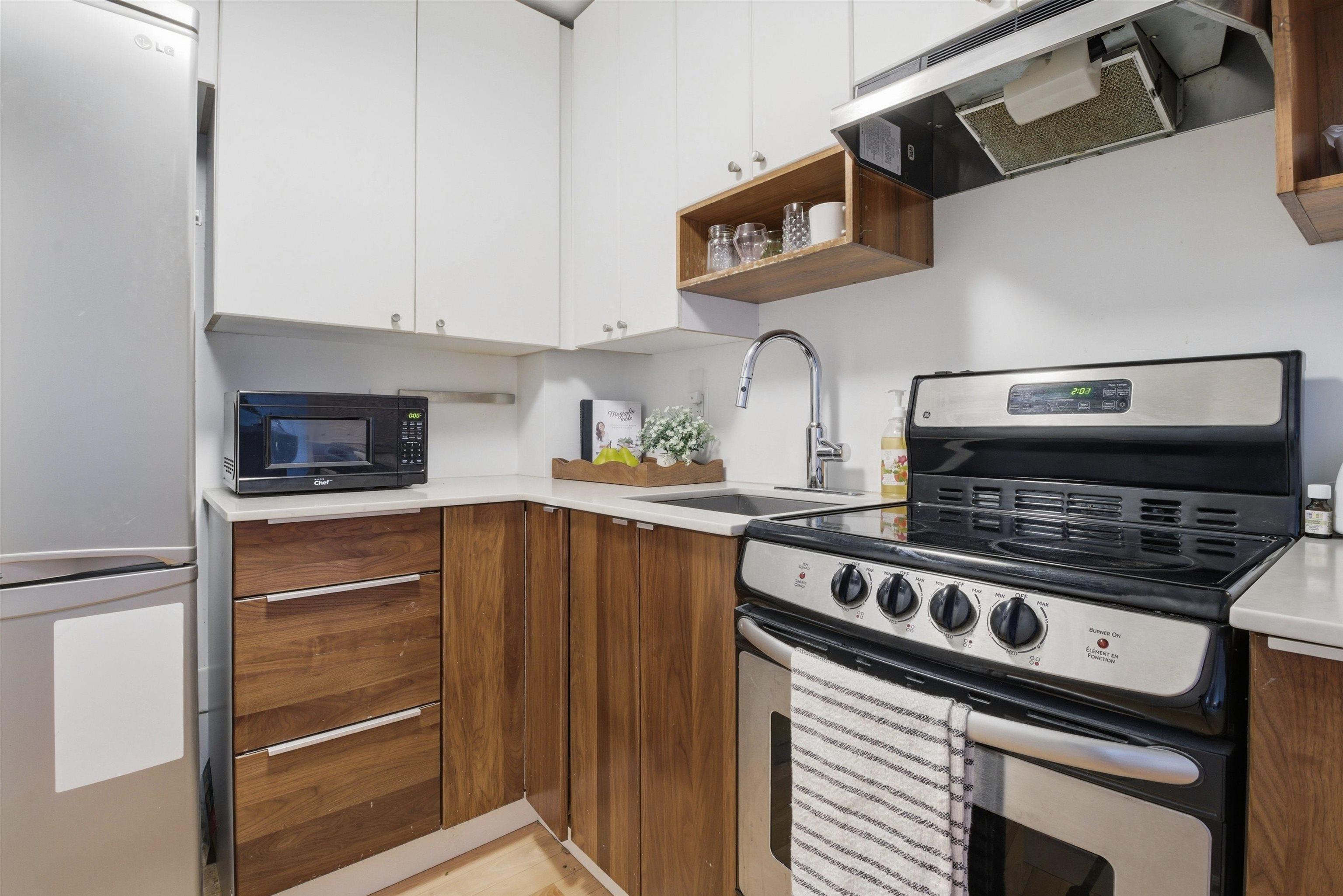 $315,000.00: 806 5959 Spring Garden Road, Halifax