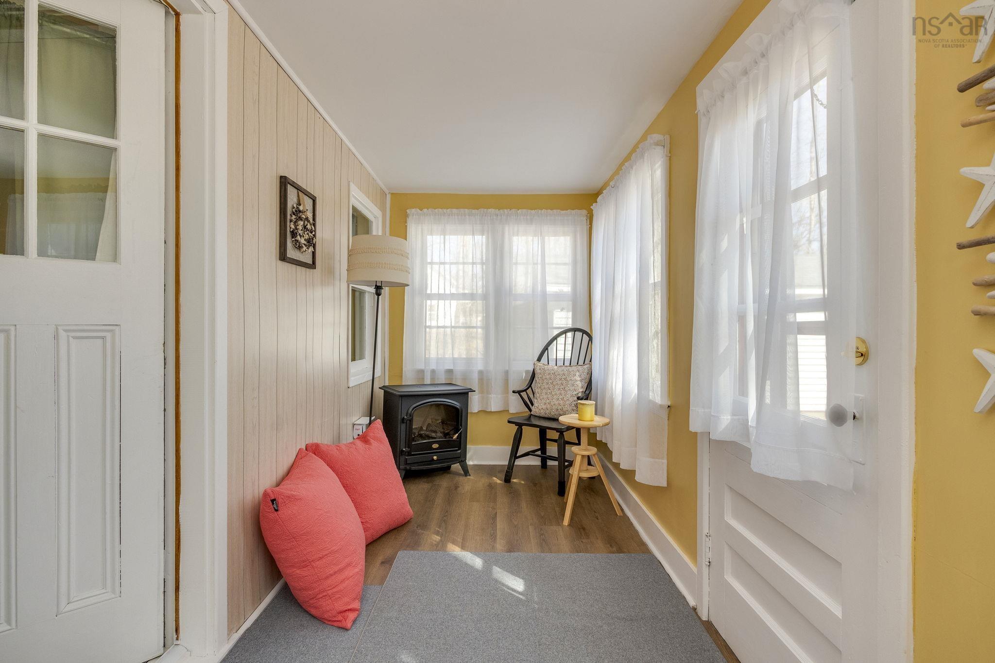 $345,000.00: 35 Pleasant Street, Melvern Square