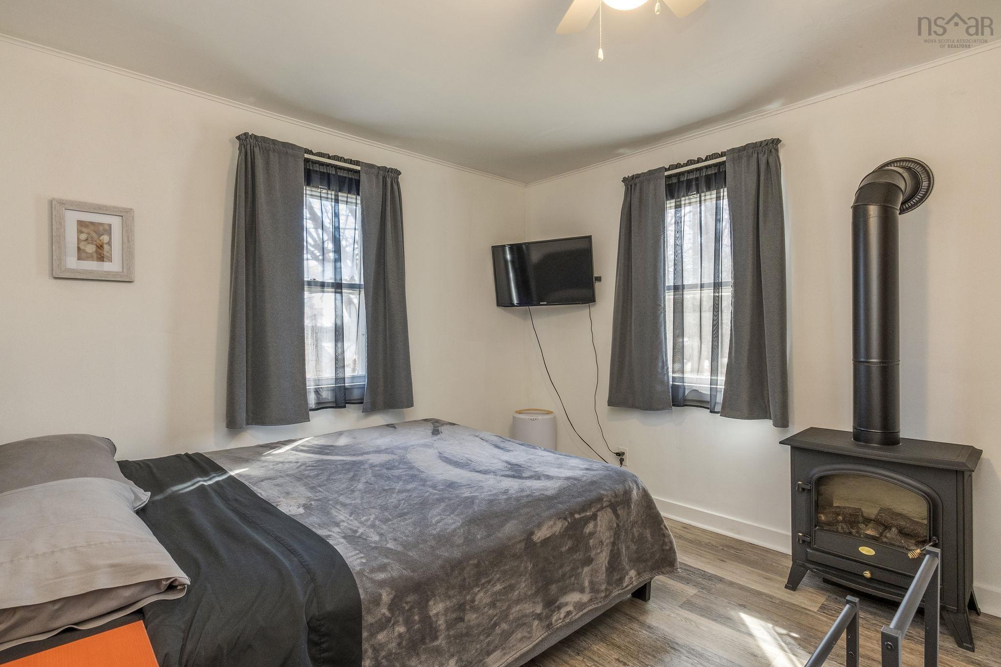 $345,000.00: 35 Pleasant Street, Melvern Square