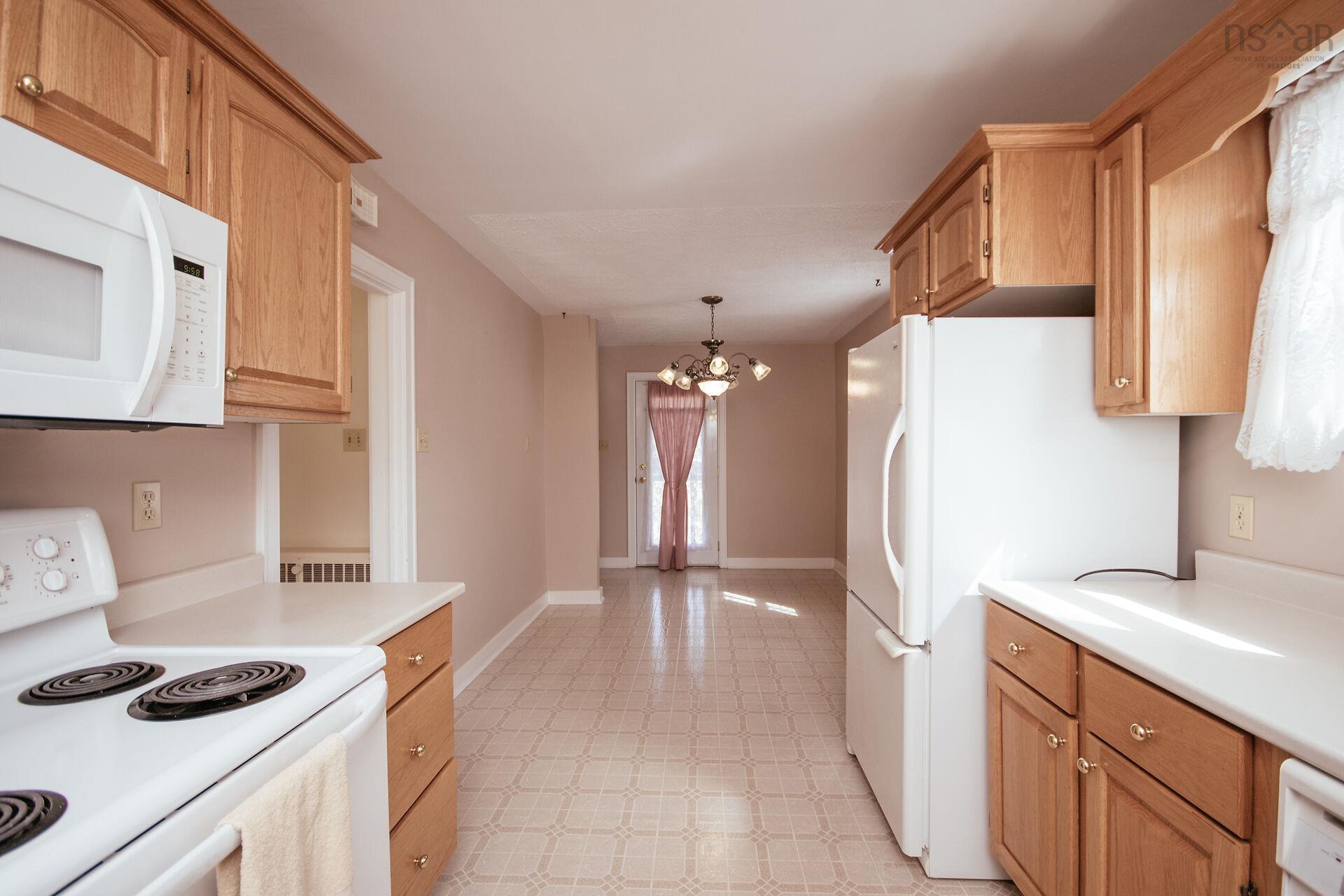 $698,000.00: 2879 RALPH DEVLIN Drive, Halifax