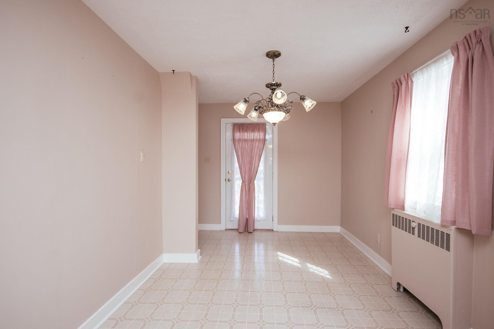 $698,000.00: 2879 RALPH DEVLIN Drive, Halifax