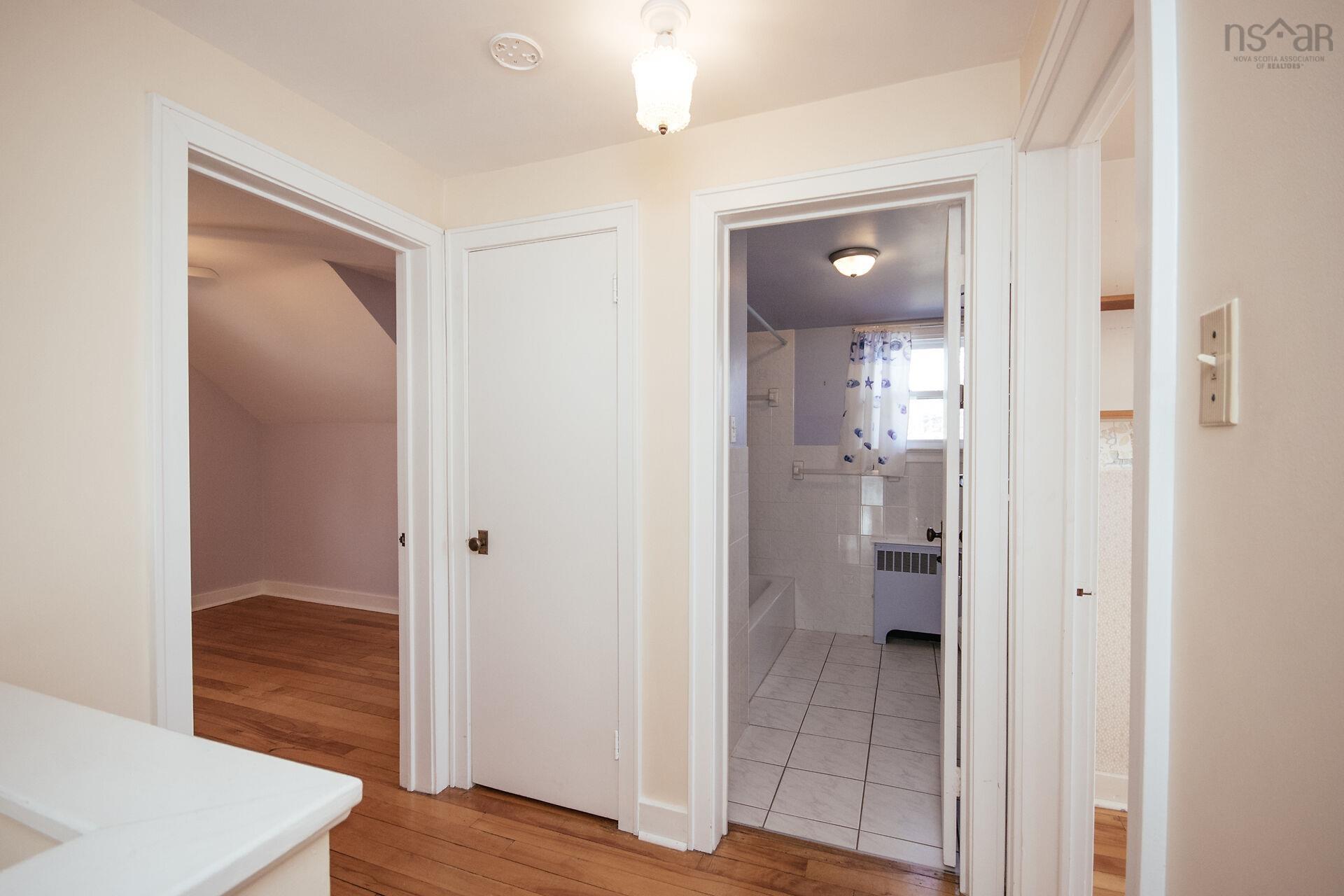 $698,000.00: 2879 RALPH DEVLIN Drive, Halifax