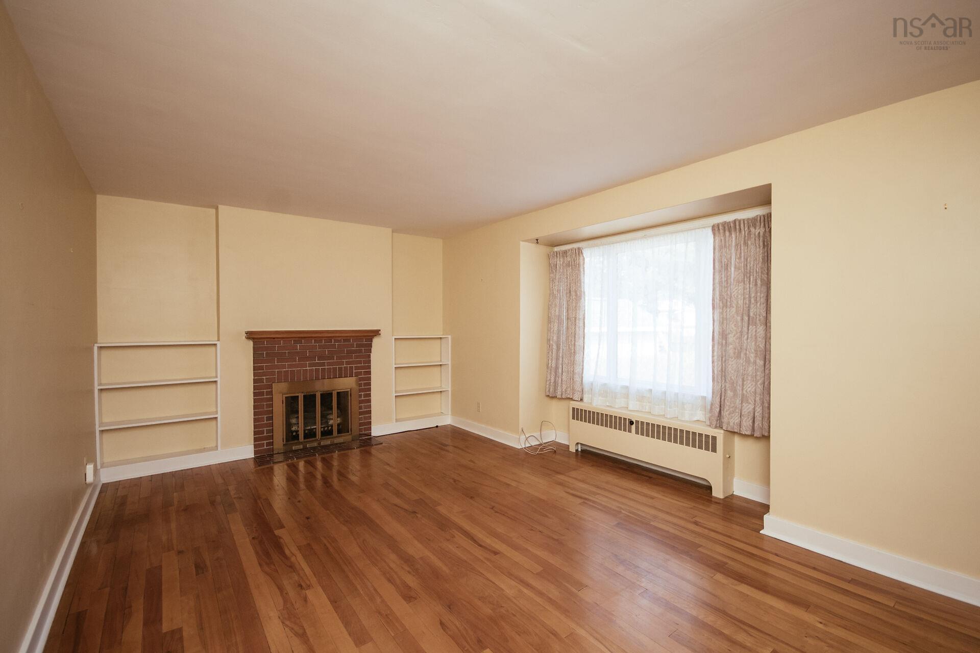 $698,000.00: 2879 RALPH DEVLIN Drive, Halifax