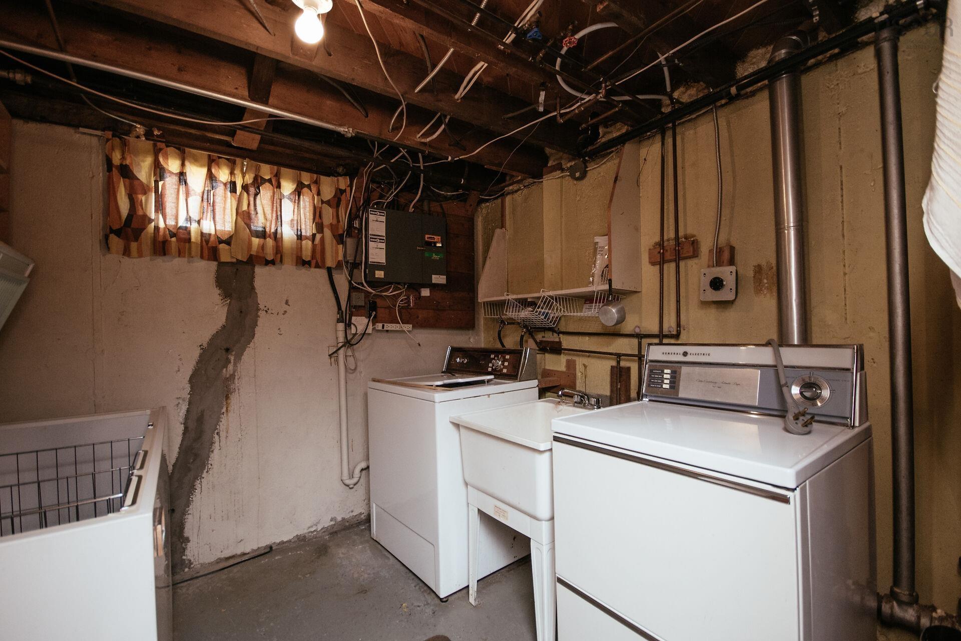 $698,000.00: 2879 RALPH DEVLIN Drive, Halifax