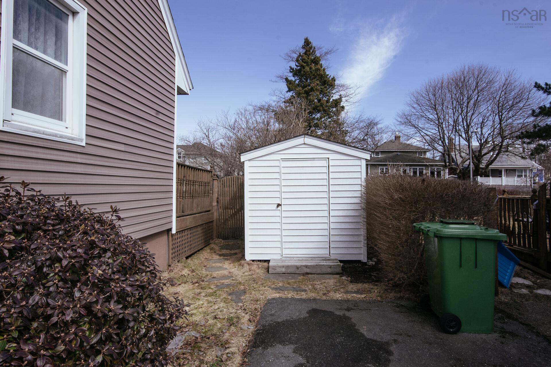 $698,000.00: 2879 RALPH DEVLIN Drive, Halifax