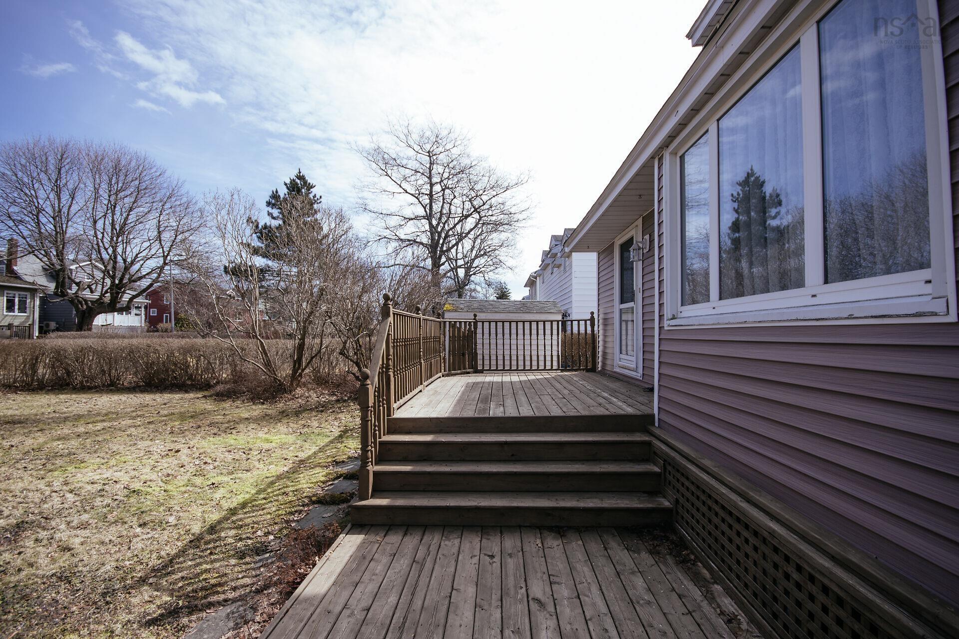 $698,000.00: 2879 RALPH DEVLIN Drive, Halifax