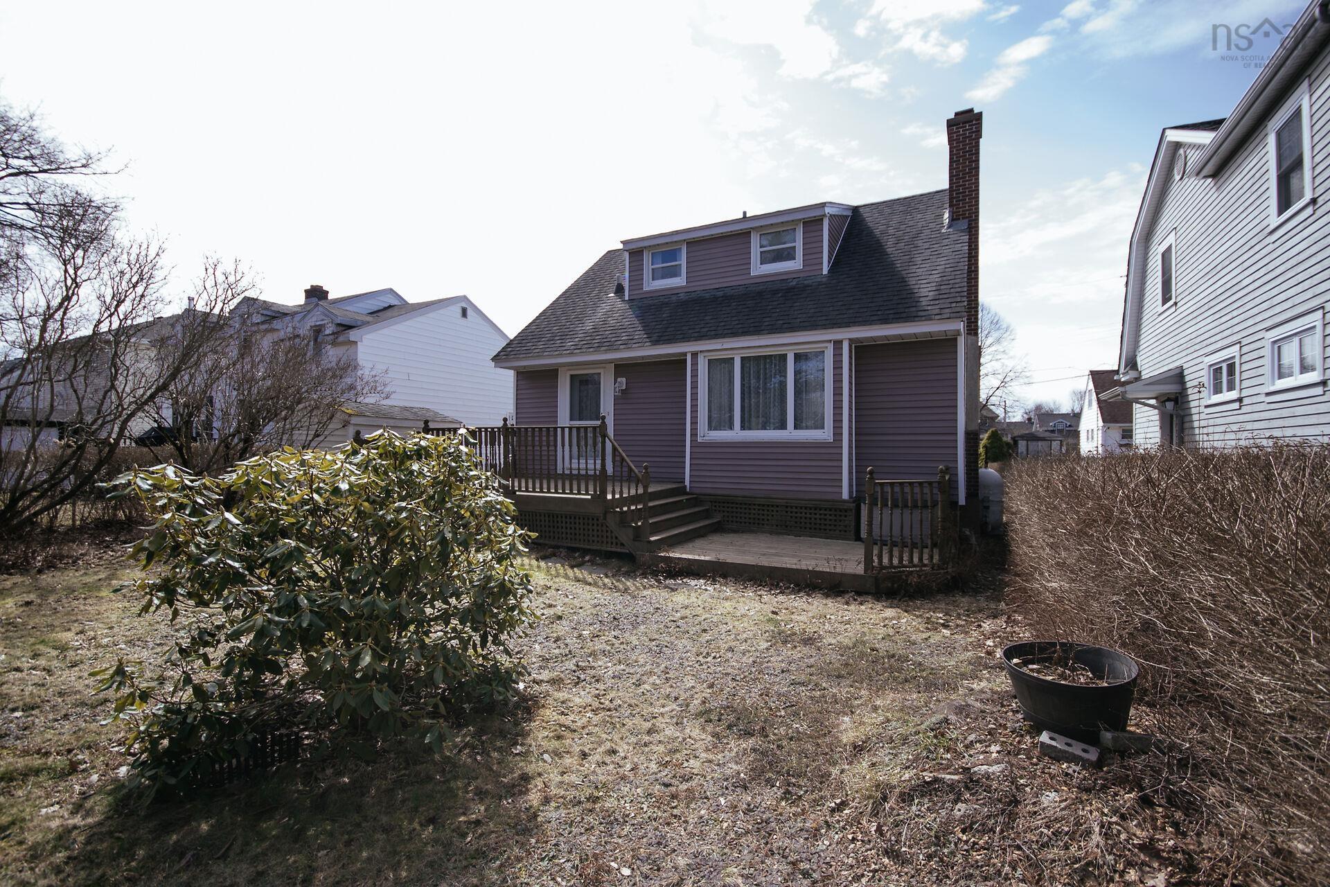 $698,000.00: 2879 RALPH DEVLIN Drive, Halifax