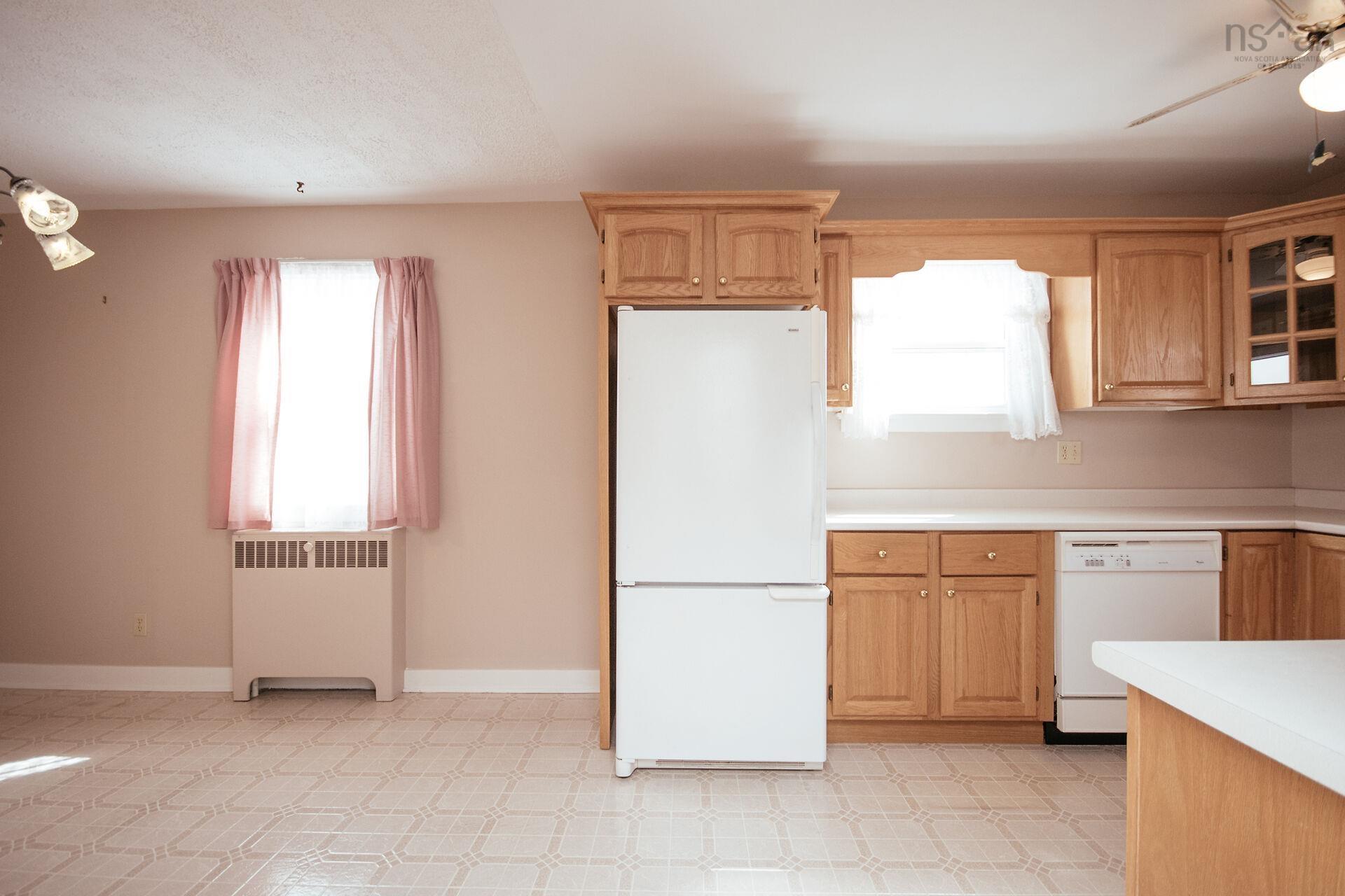 $698,000.00: 2879 RALPH DEVLIN Drive, Halifax