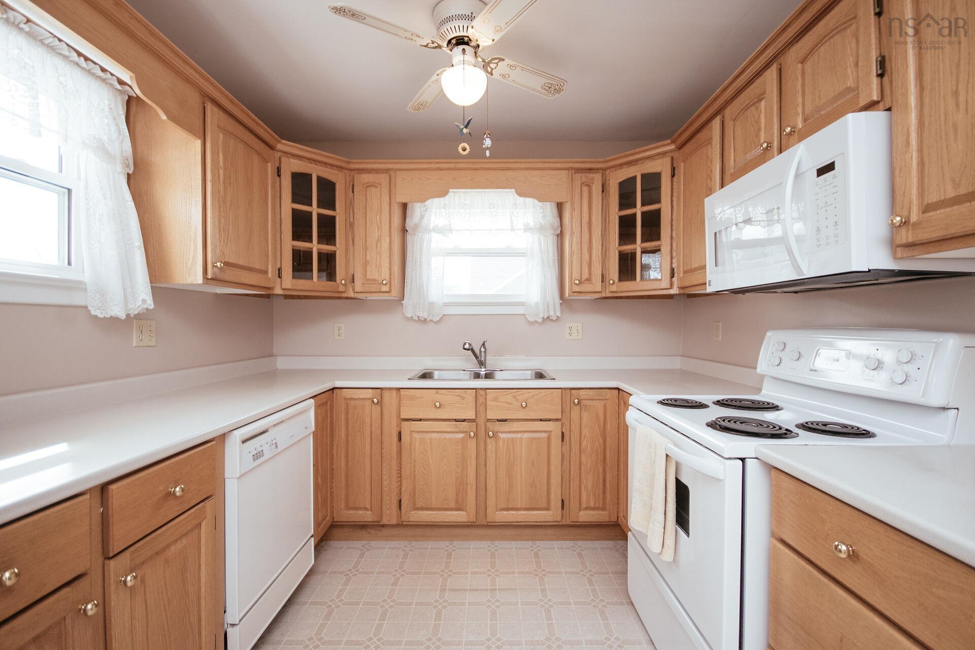 $698,000.00: 2879 RALPH DEVLIN Drive, Halifax