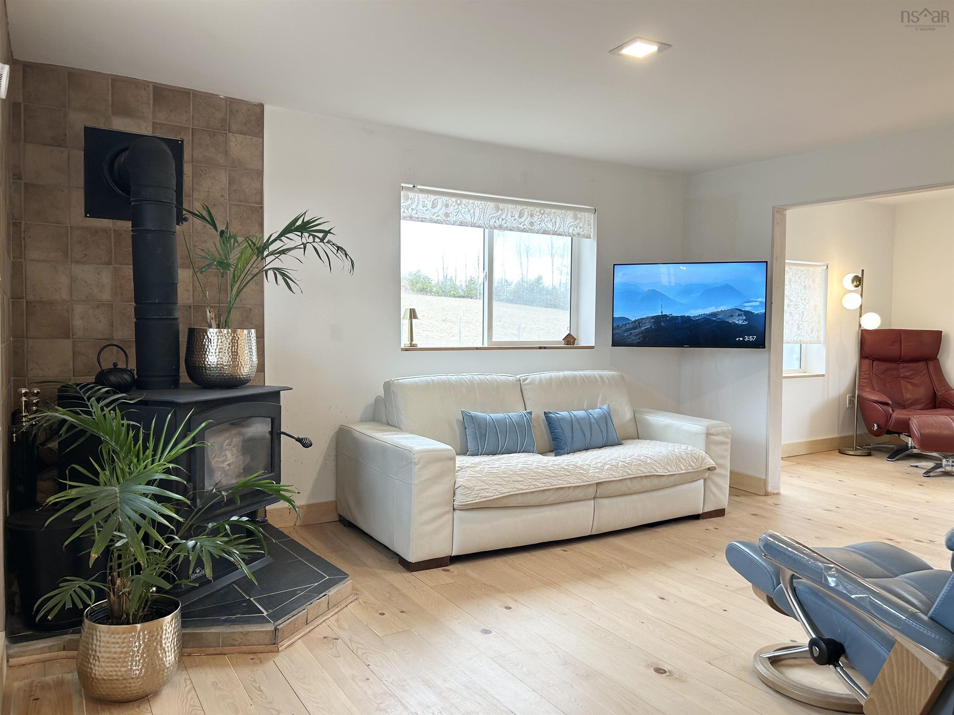 $410,000.00: 1318 Sweetland Road, Sweetland