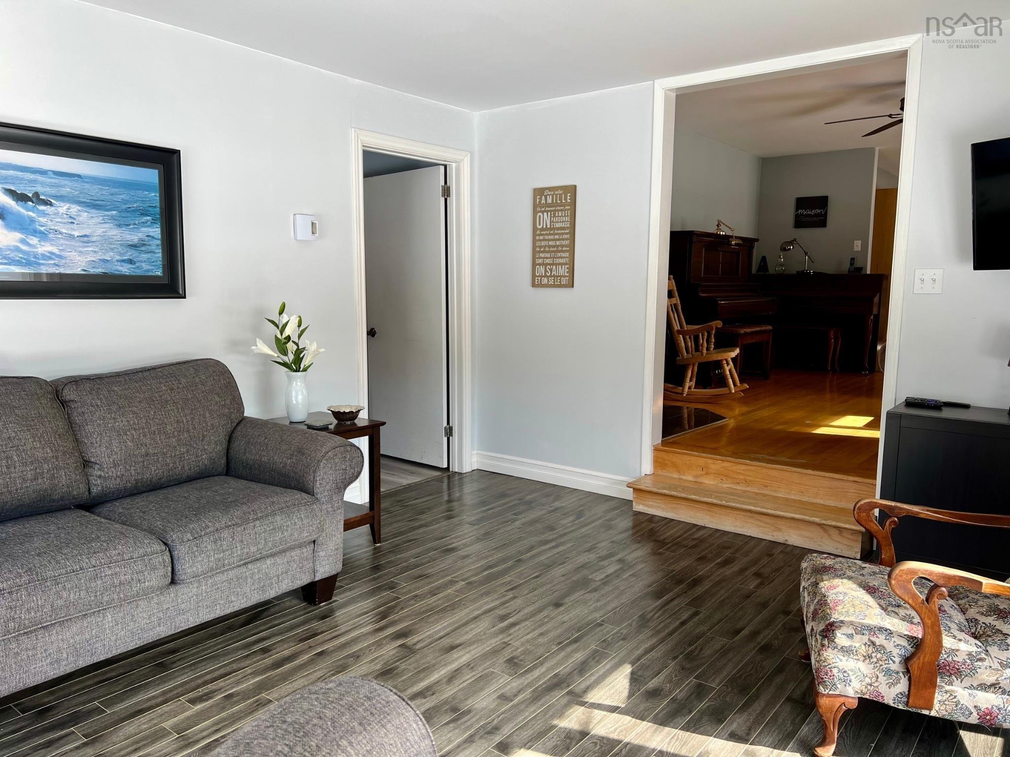 $425,000.00: 33 Oak Road, Belleville South