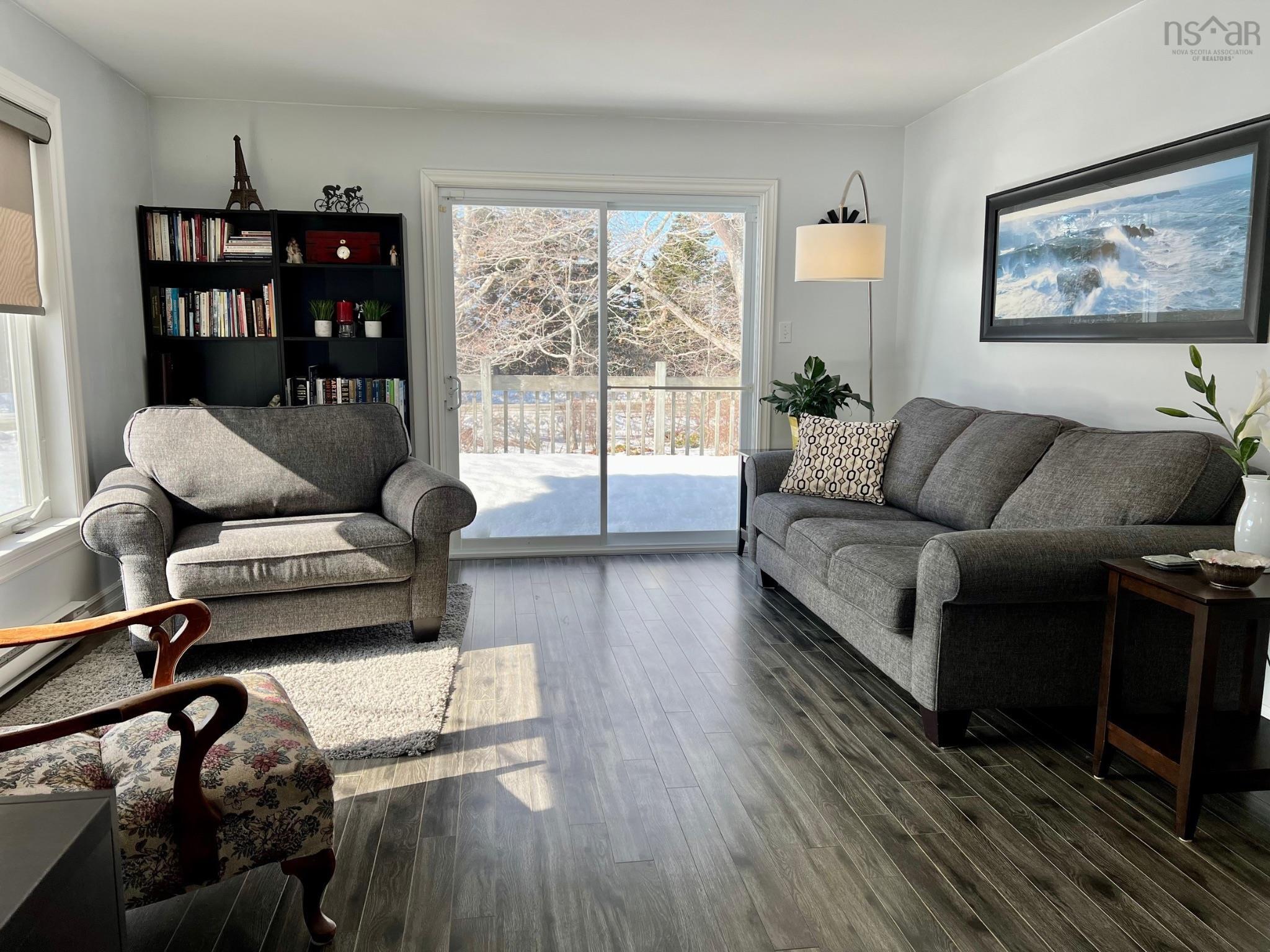 $425,000.00: 33 Oak Road, Belleville South