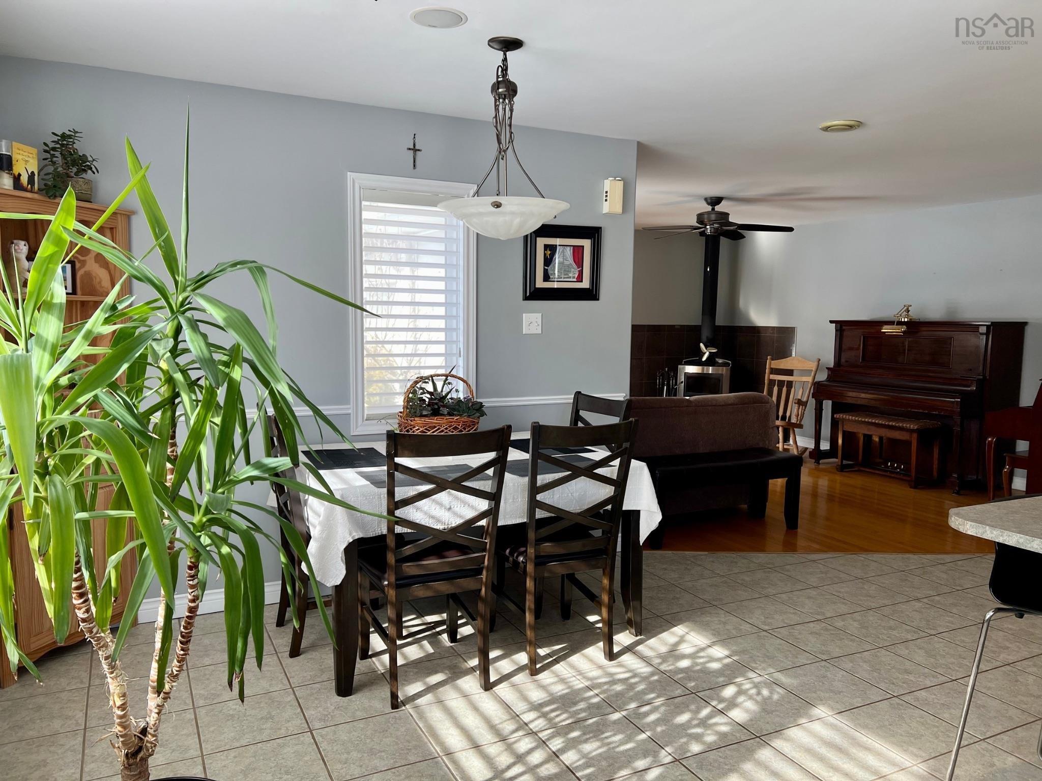 $425,000.00: 33 Oak Road, Belleville South