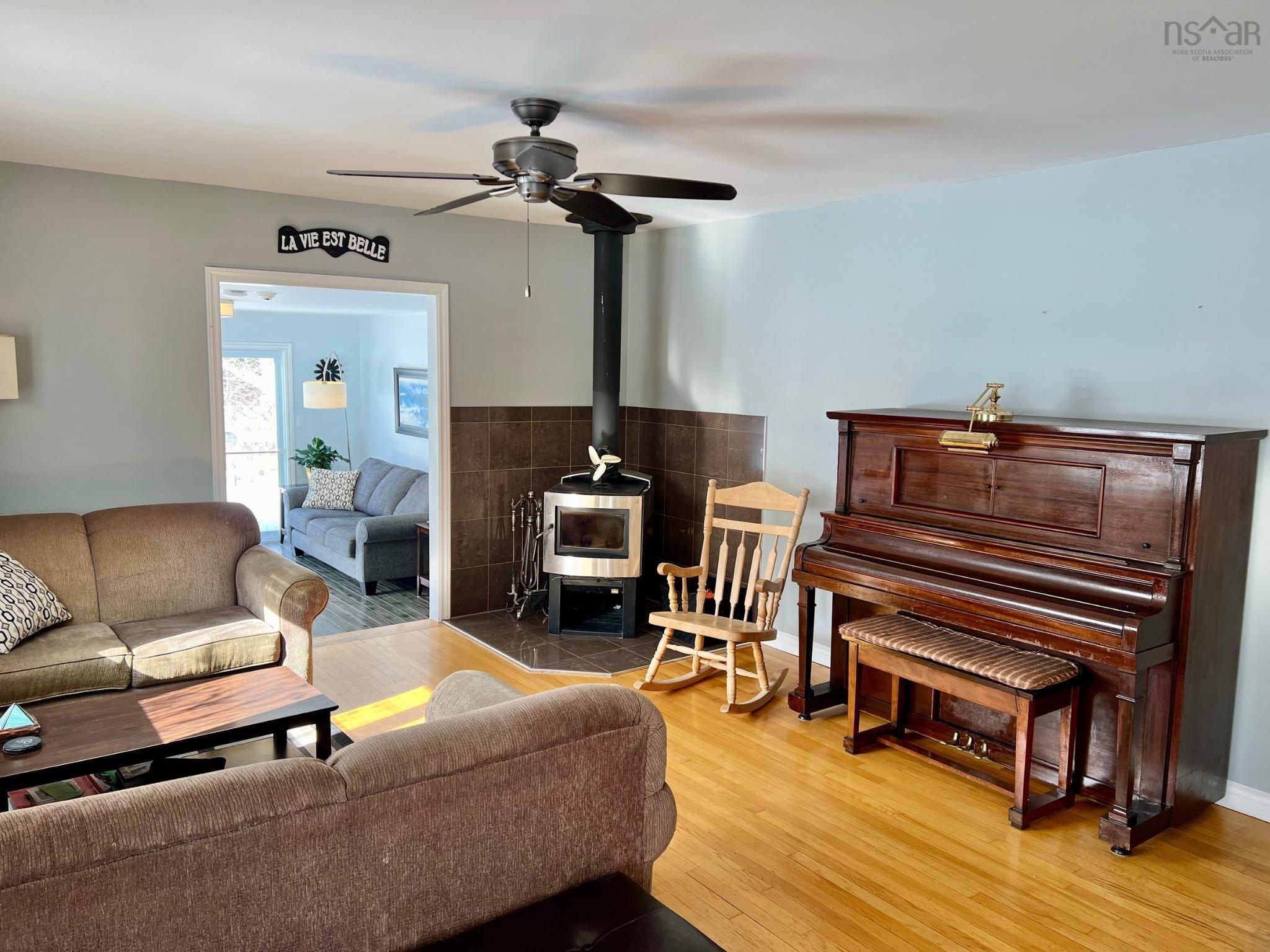 $425,000.00: 33 Oak Road, Belleville South