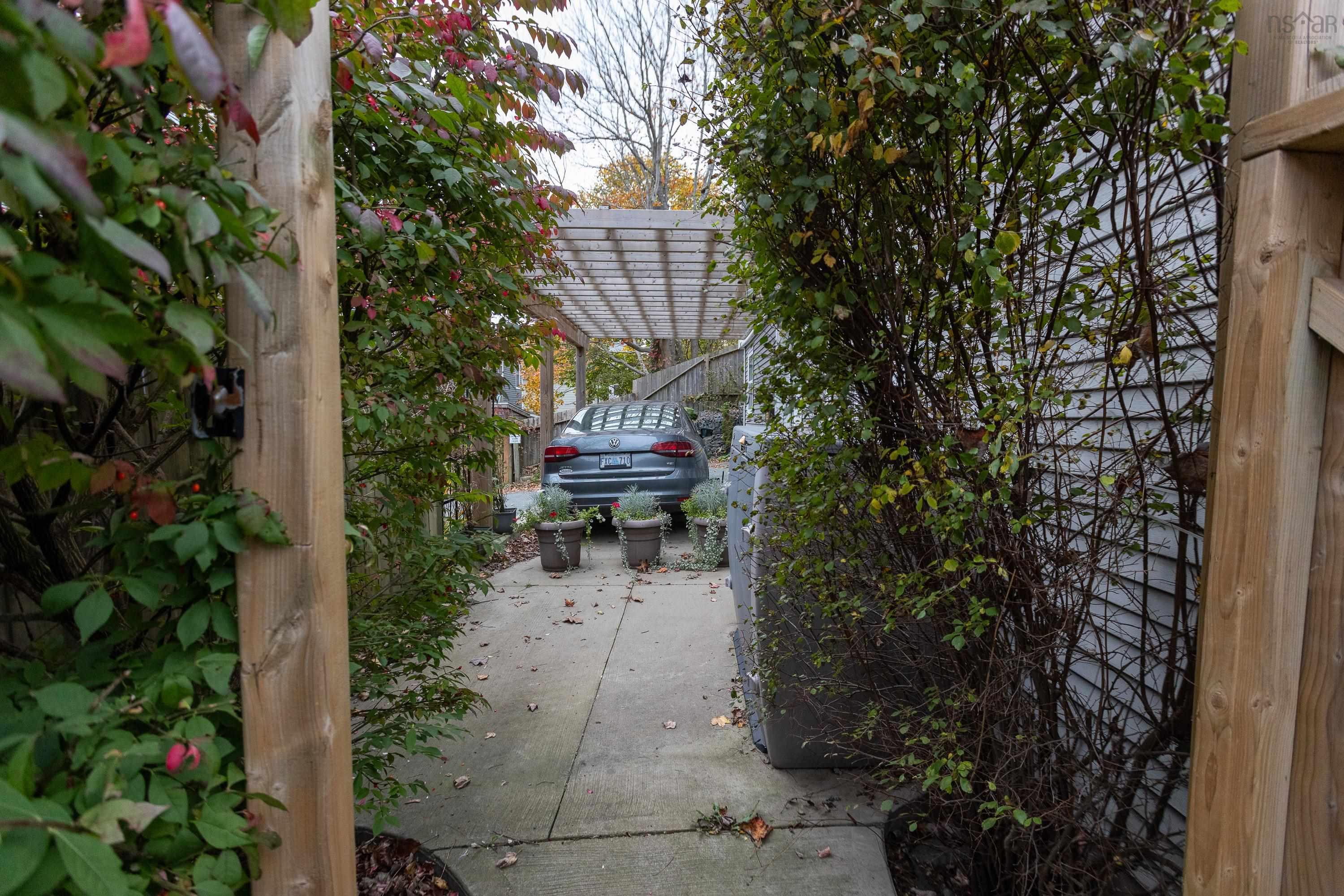 $869,900.00: 132 B&C Prince Albert Road, Dartmouth