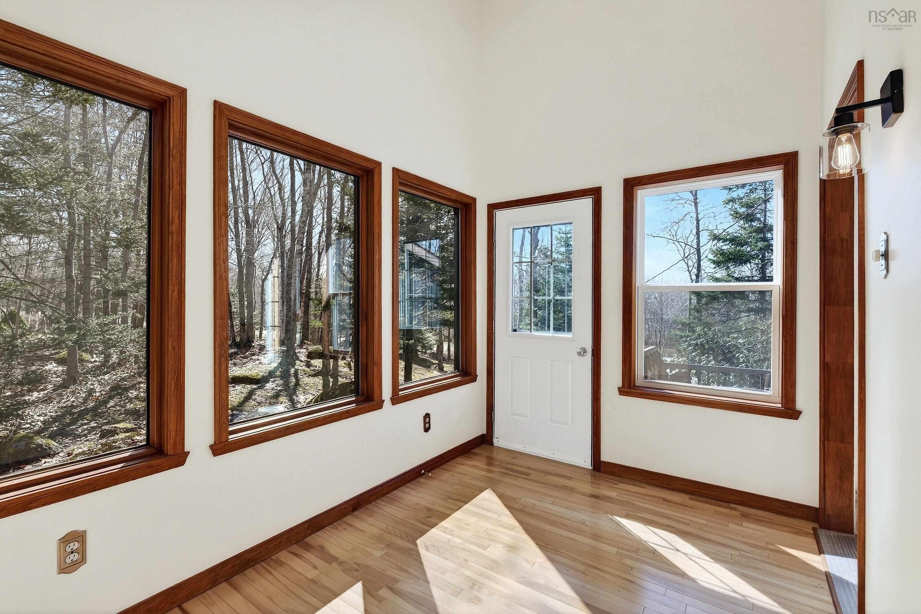 $519,000.00: 122 Windsor Drive, Stillwater Lake