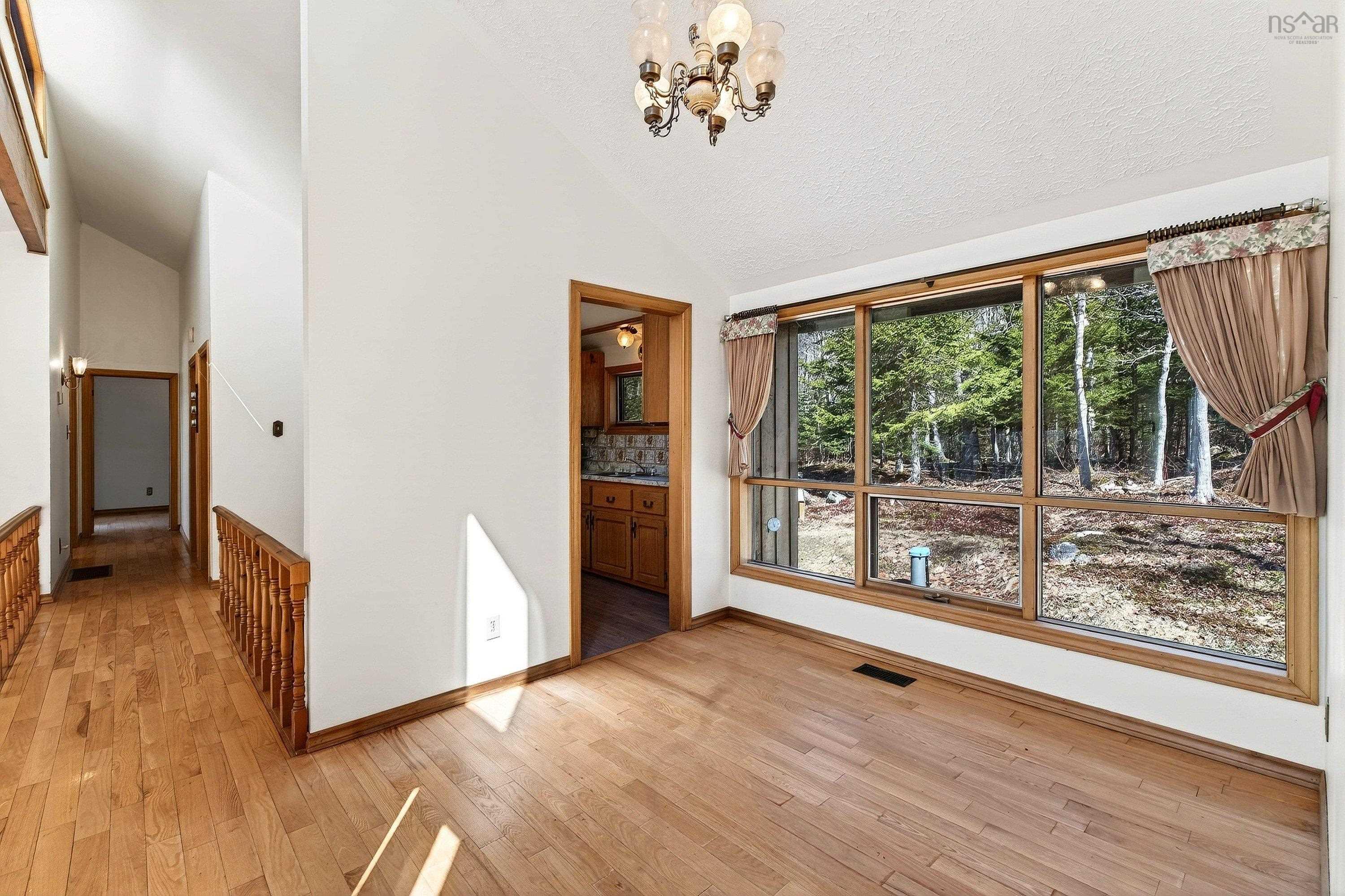 $519,000.00: 122 Windsor Drive, Stillwater Lake