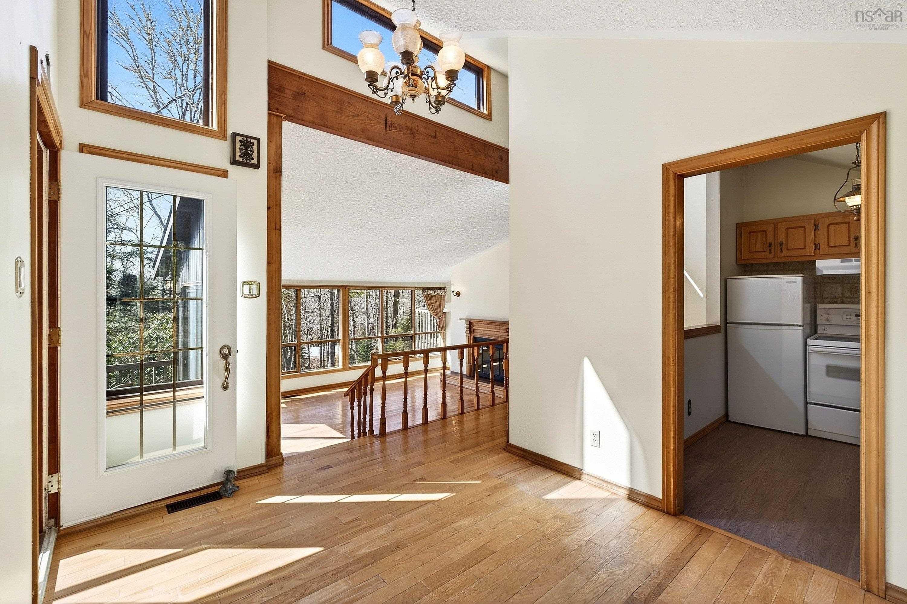 $519,000.00: 122 Windsor Drive, Stillwater Lake