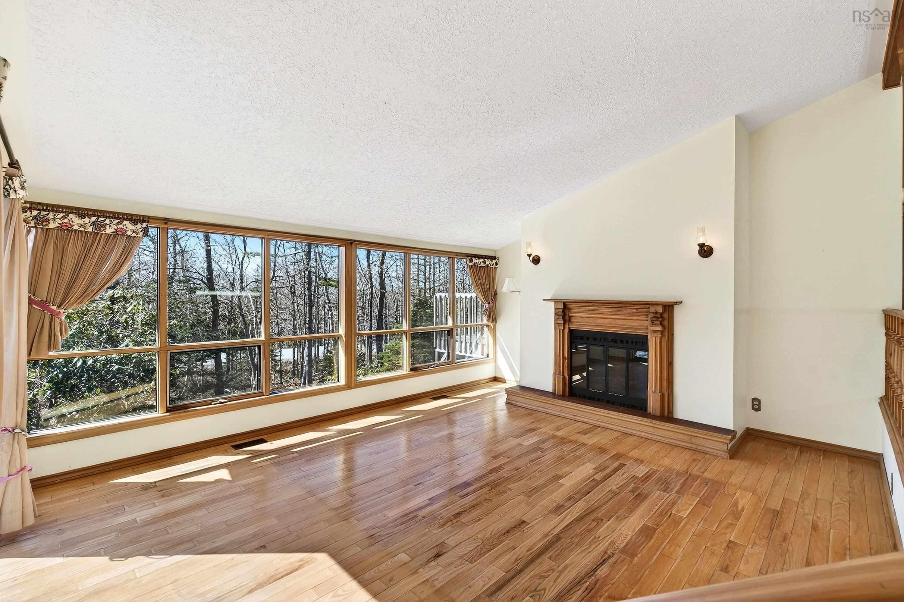 $519,000.00: 122 Windsor Drive, Stillwater Lake