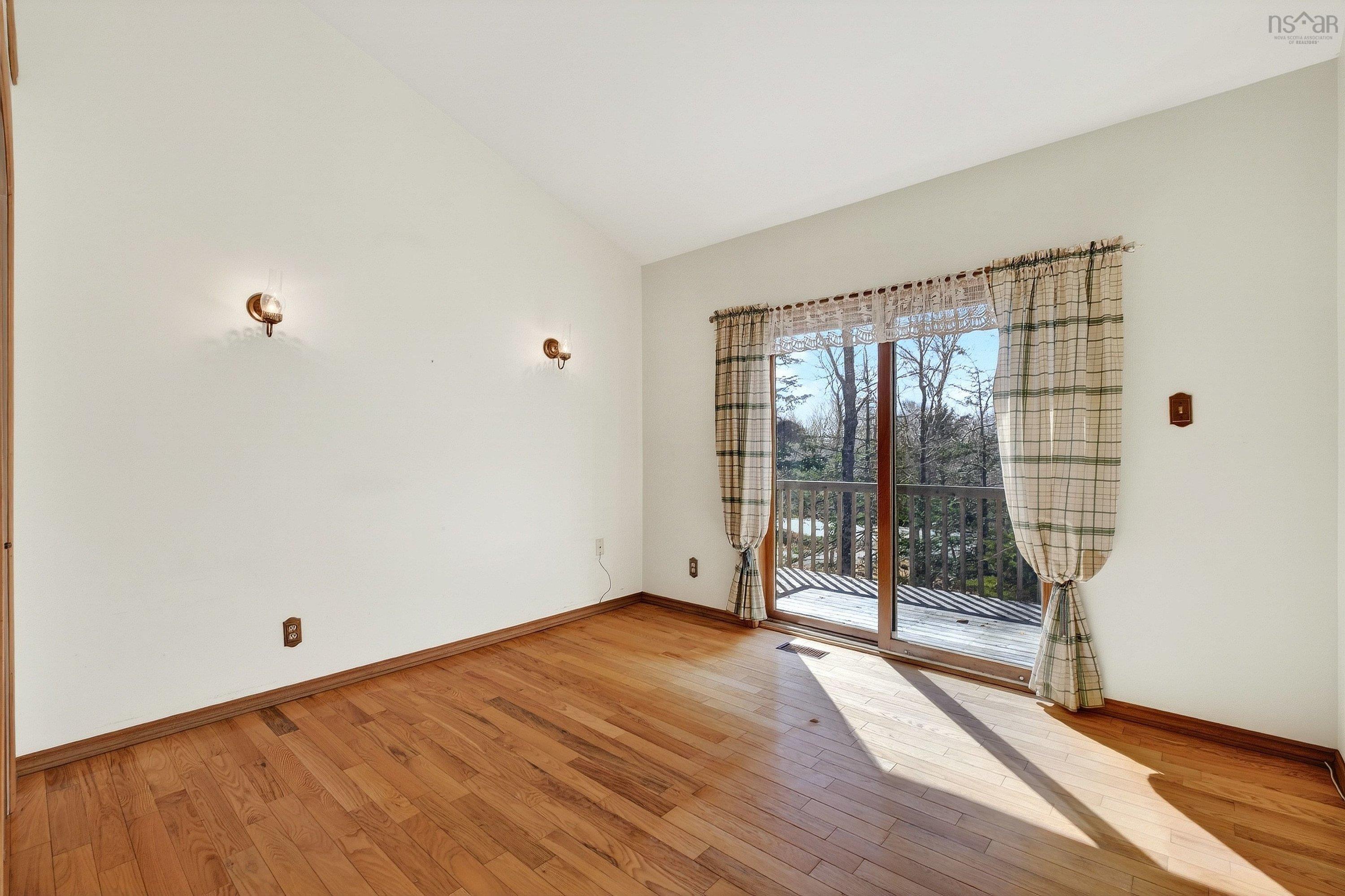 $519,000.00: 122 Windsor Drive, Stillwater Lake