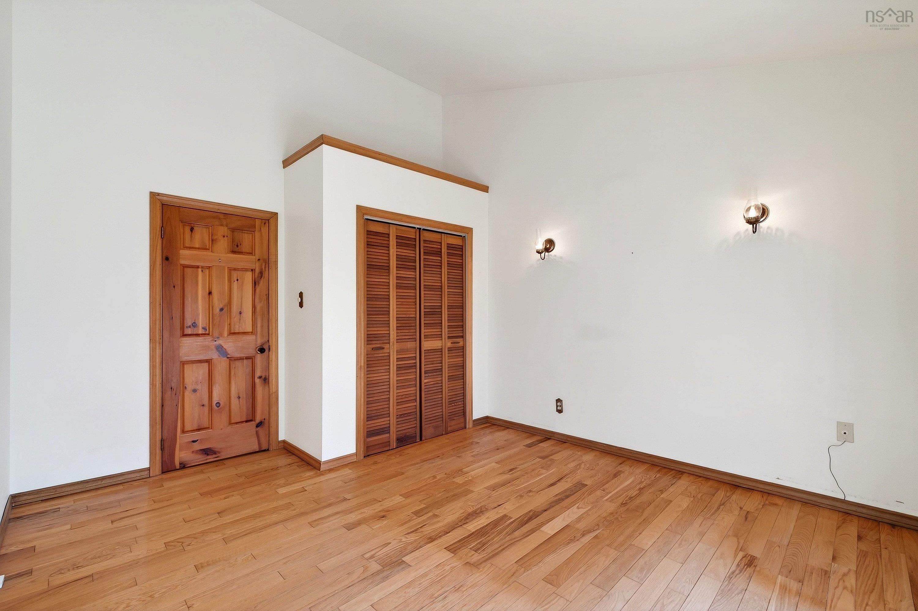 $519,000.00: 122 Windsor Drive, Stillwater Lake