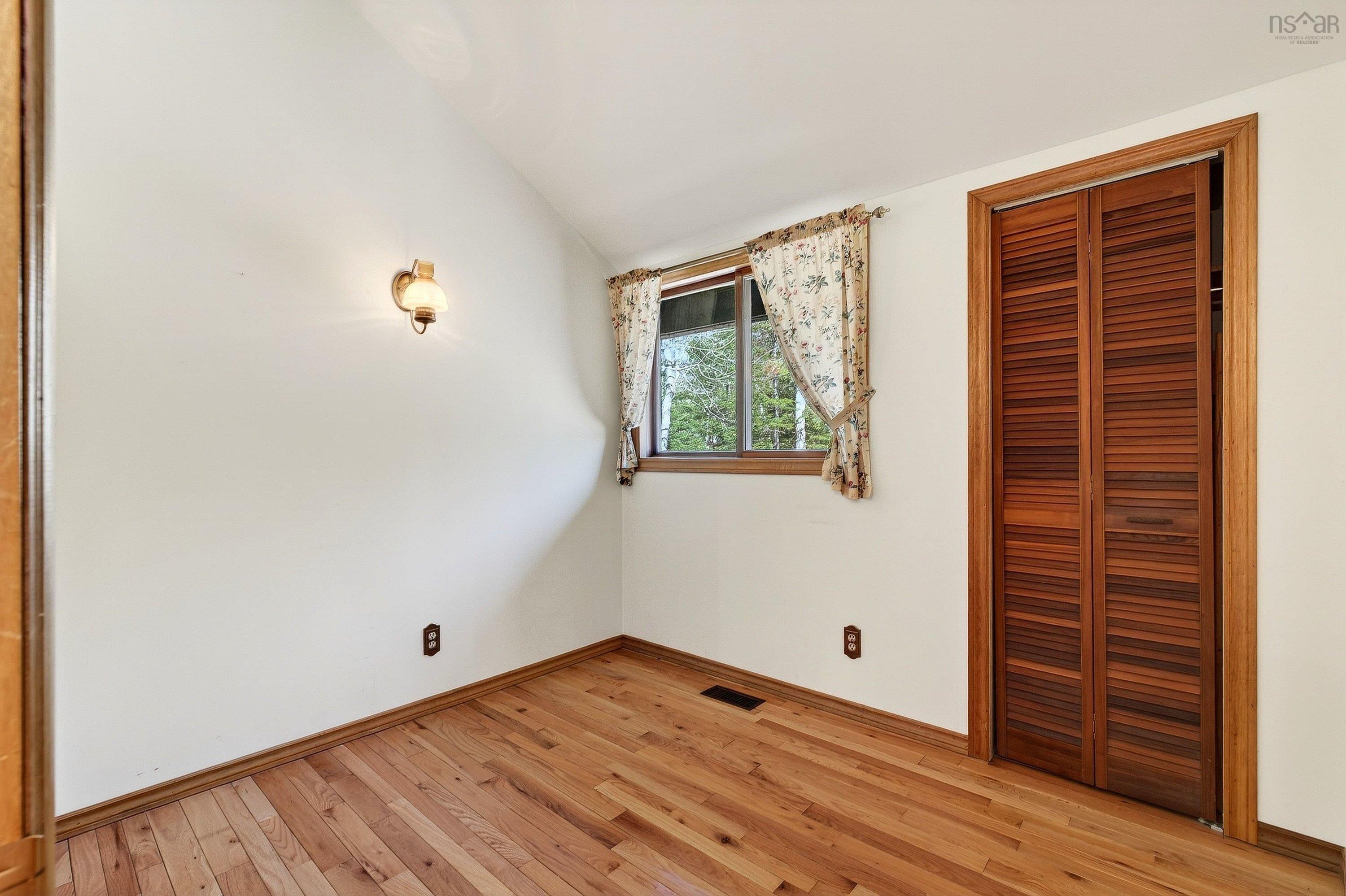 $519,000.00: 122 Windsor Drive, Stillwater Lake