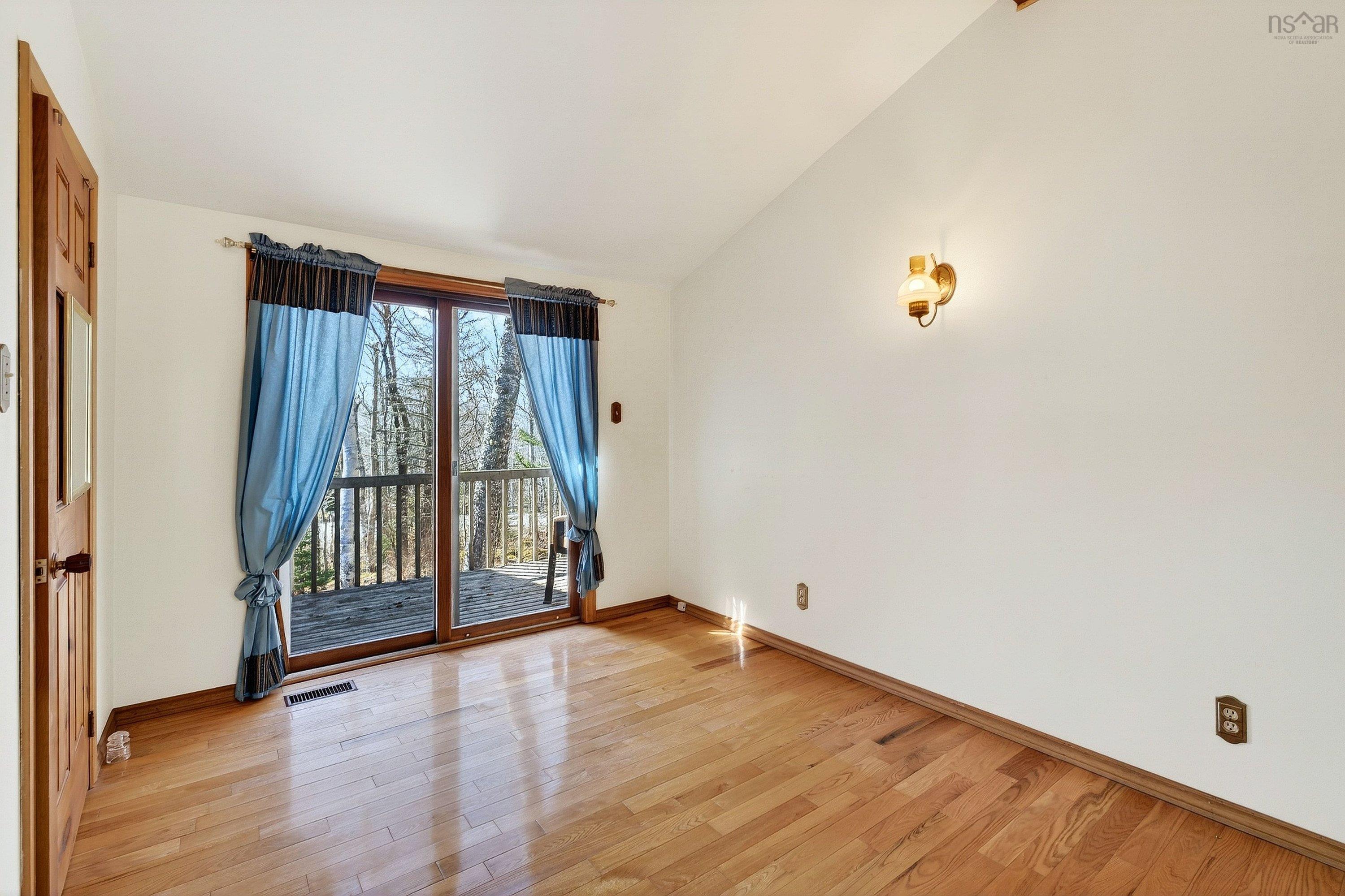 $519,000.00: 122 Windsor Drive, Stillwater Lake