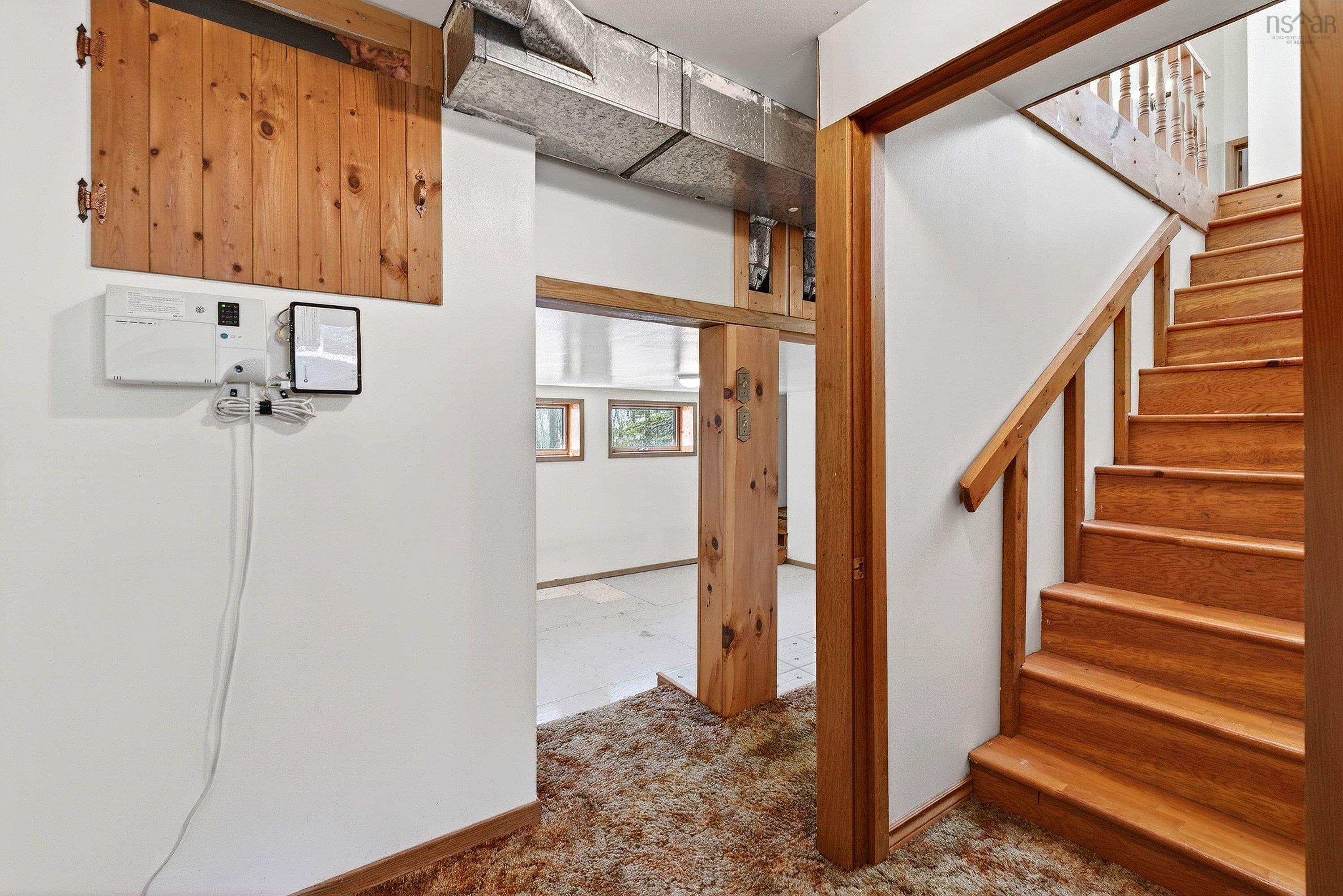 $519,000.00: 122 Windsor Drive, Stillwater Lake