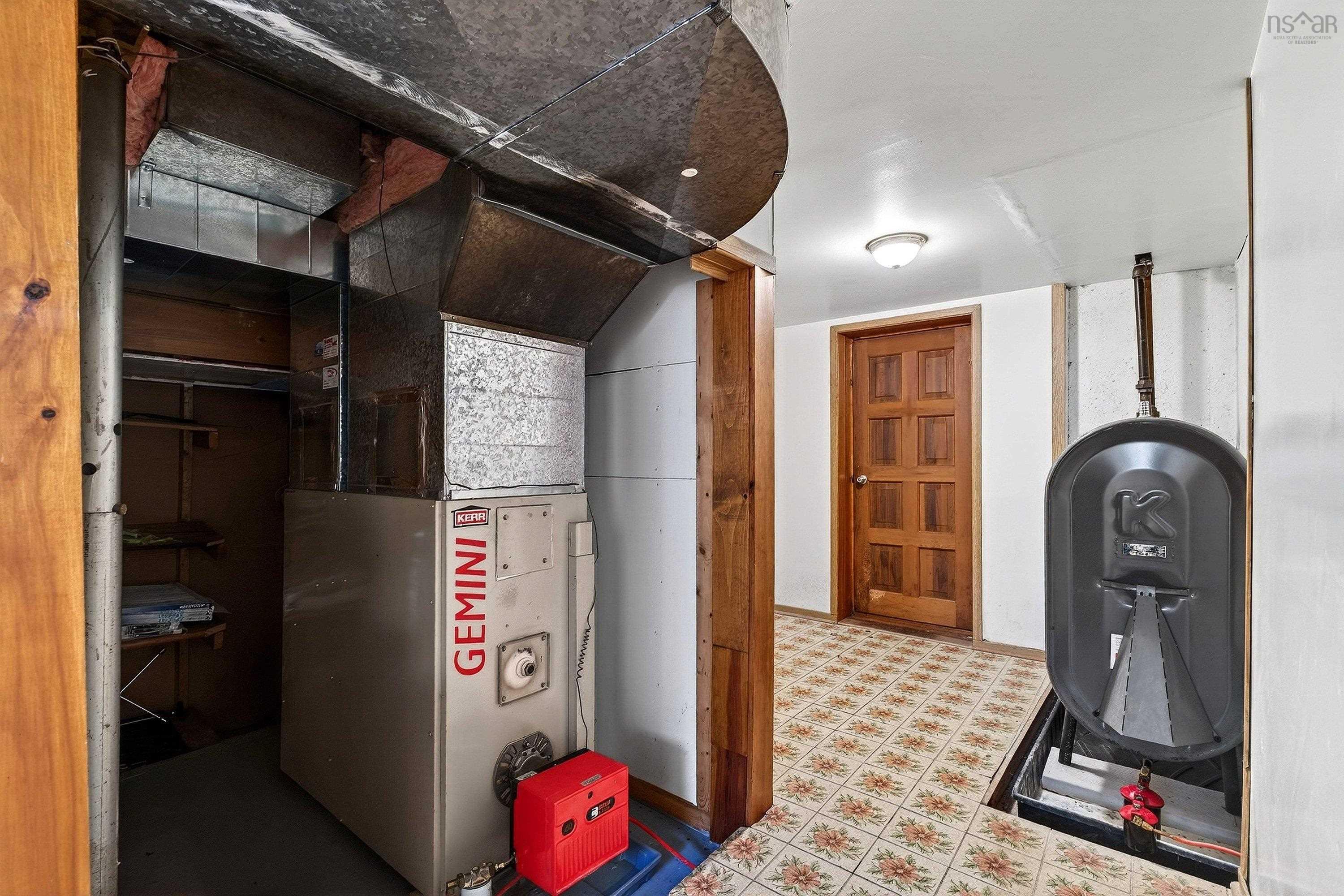 $519,000.00: 122 Windsor Drive, Stillwater Lake